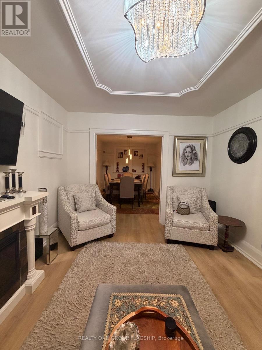 30 Bowie Avenue, Toronto, Ontario  M6E 2P1 - Photo 4 - W12960624