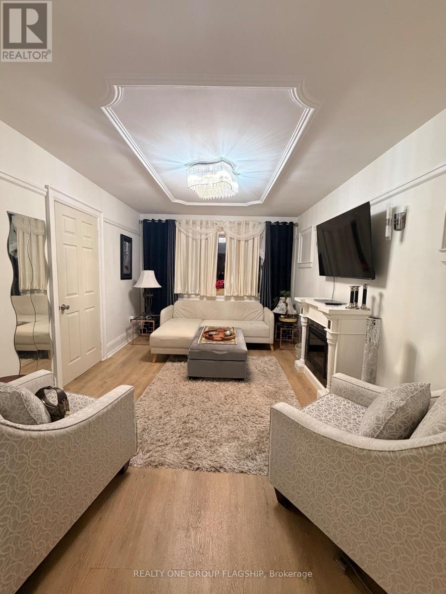 30 Bowie Avenue, Toronto, Ontario  M6E 2P1 - Photo 5 - W12960624