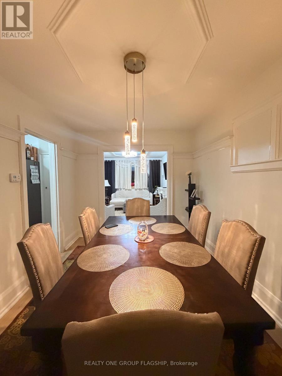 30 Bowie Avenue, Toronto, Ontario  M6E 2P1 - Photo 6 - W12960624