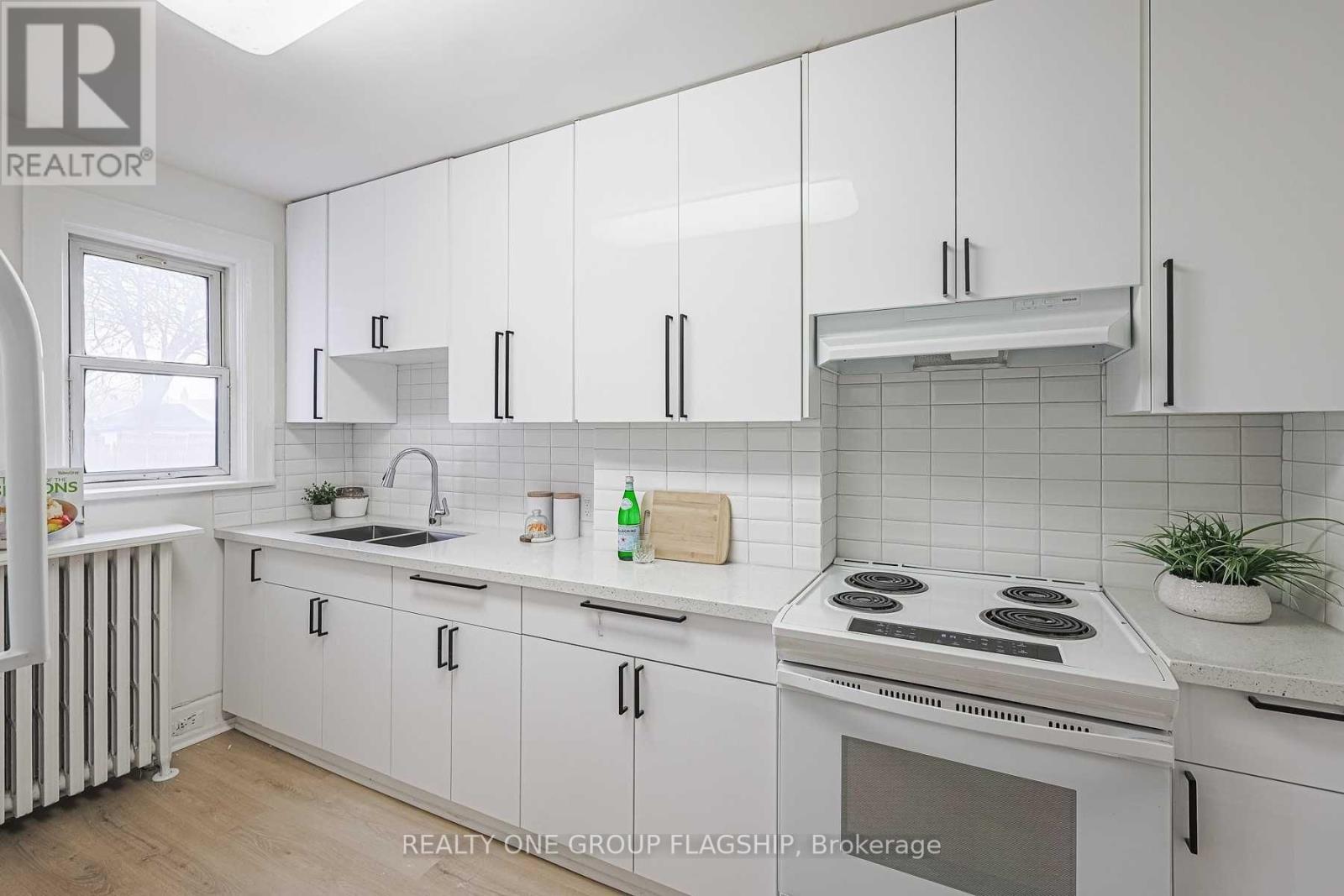 30 Bowie Avenue, Toronto, Ontario  M6E 2P1 - Photo 7 - W12960624