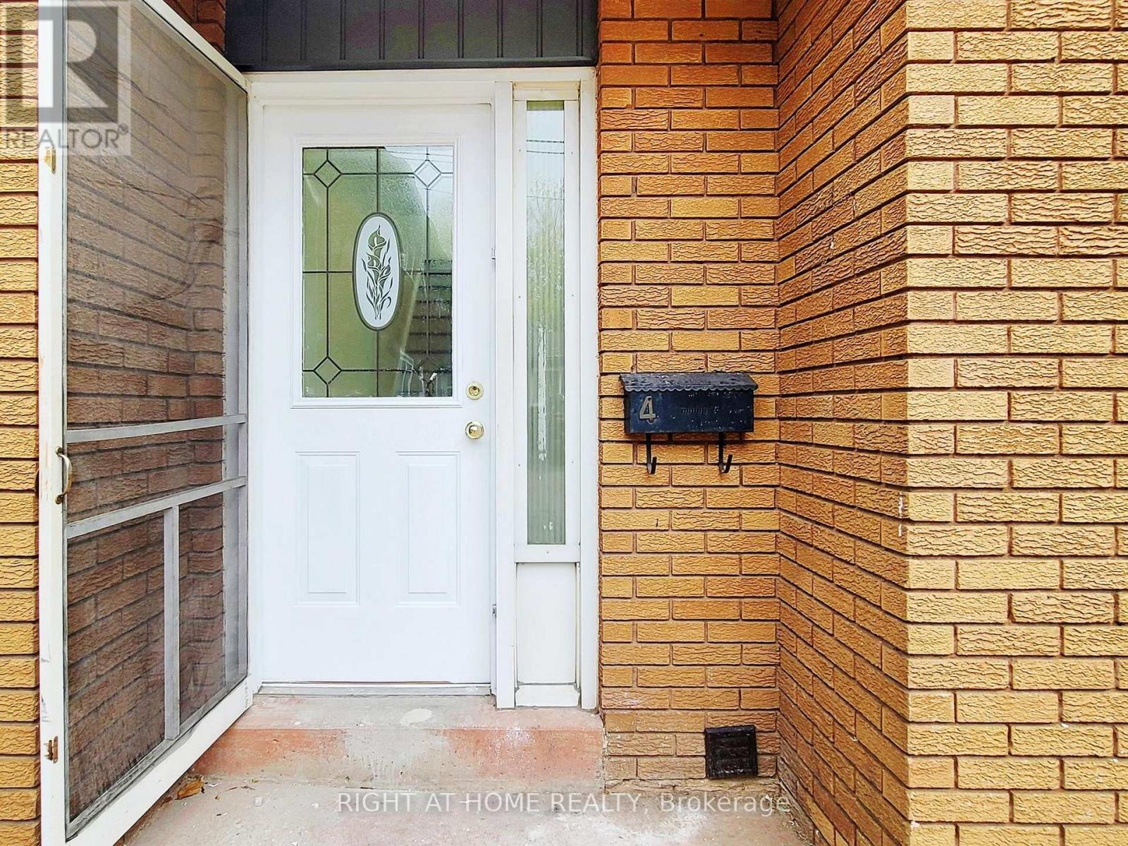 4 - 2060 Prospect Street, Burlington, Ontario  L7R 1Y9 - Photo 4 - W12960640