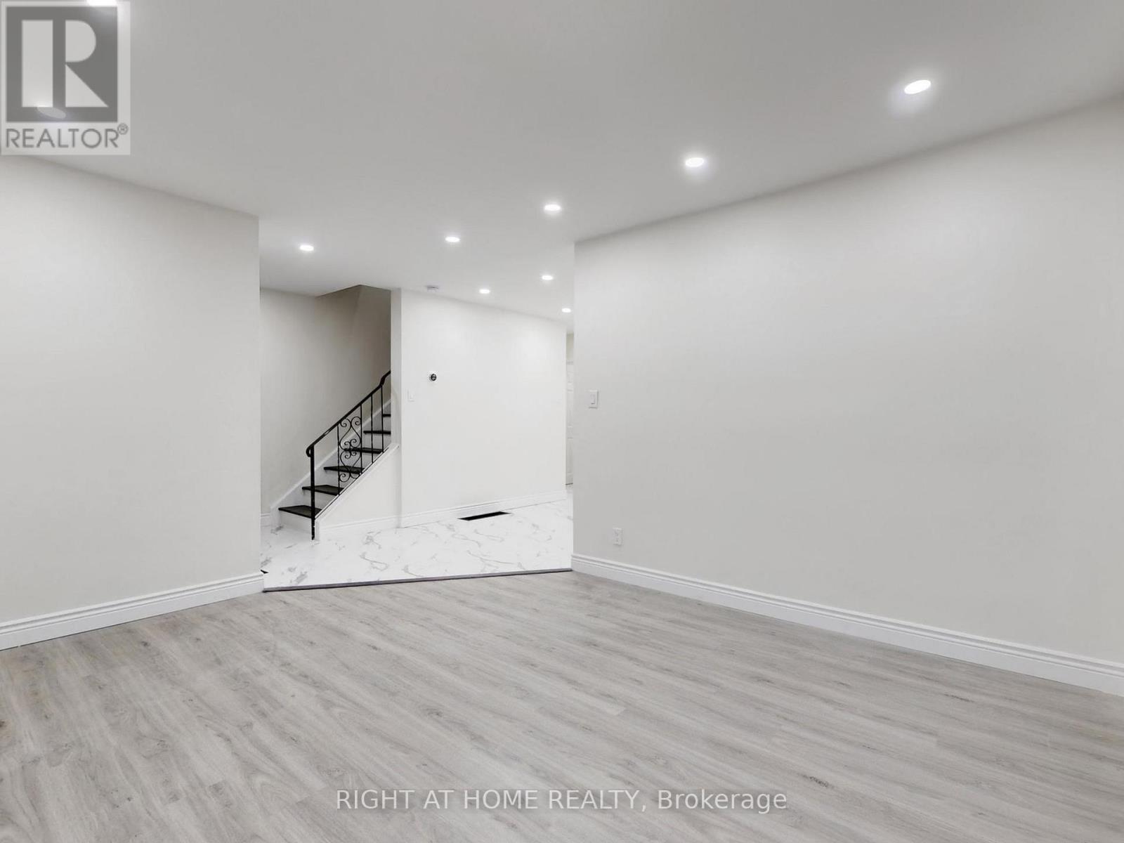 4 - 2060 Prospect Street, Burlington, Ontario  L7R 1Y9 - Photo 8 - W12960640