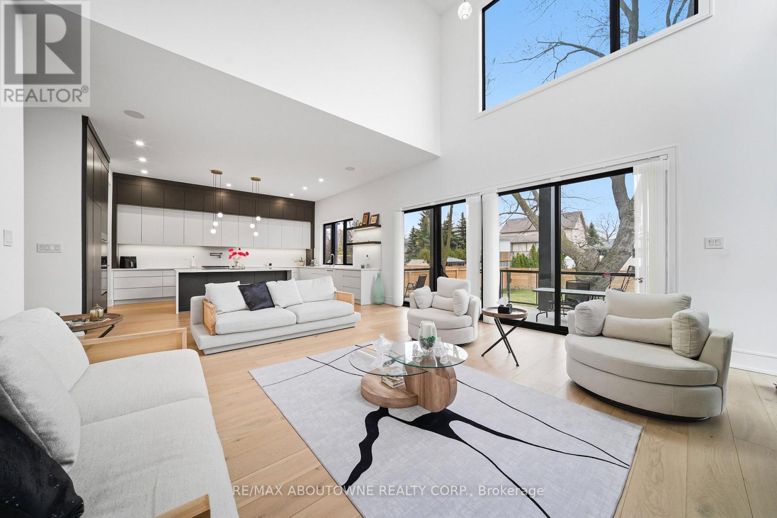 2556 Glengarry Road, Mississauga, Ontario  L5C 1Y3 - Photo 11 - W12960652