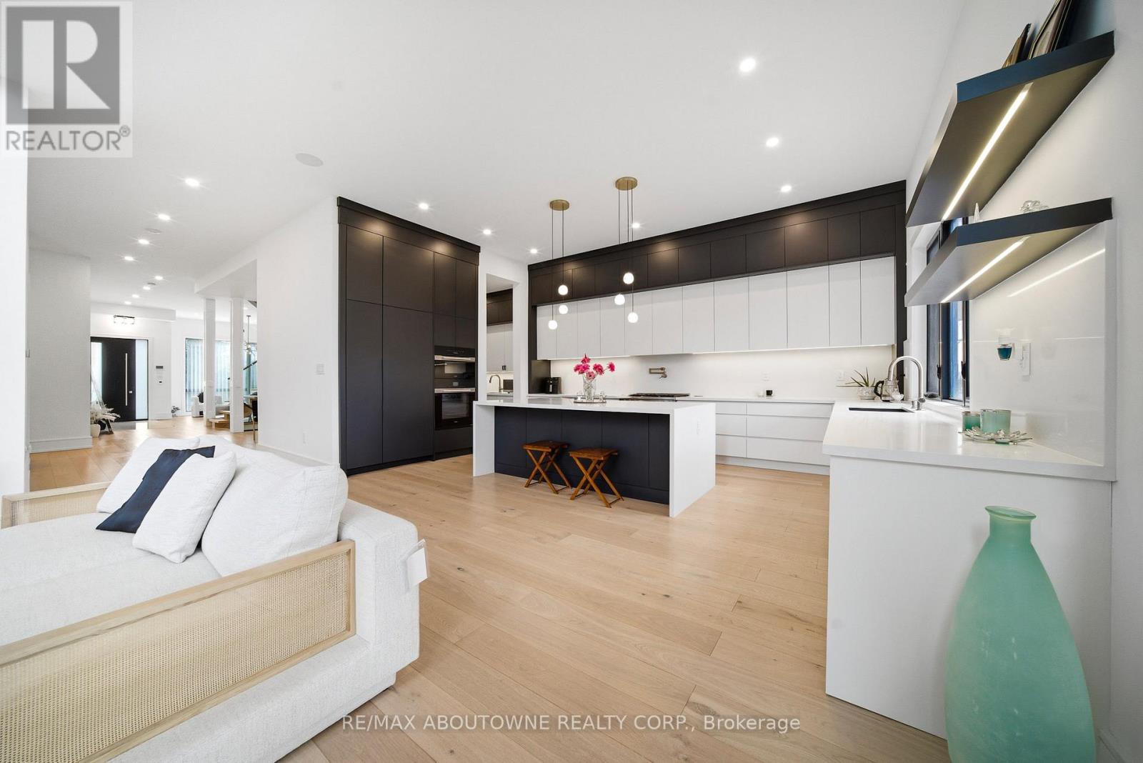 2556 Glengarry Road, Mississauga, Ontario  L5C 1Y3 - Photo 12 - W12960652