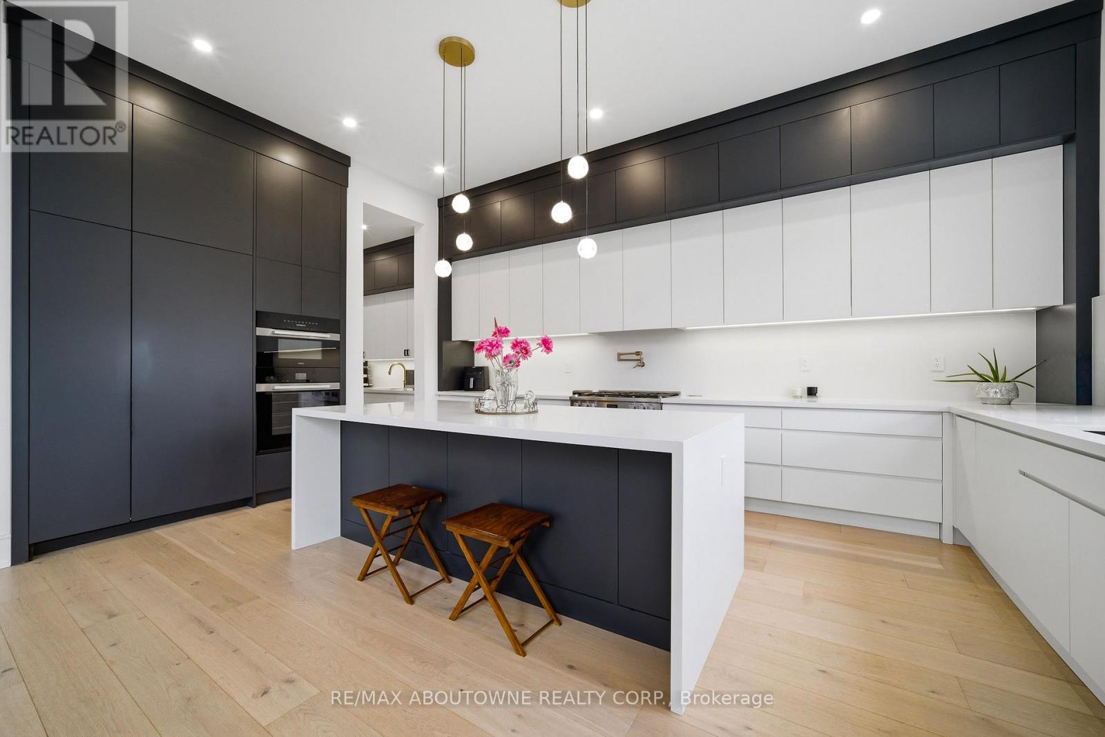 2556 Glengarry Road, Mississauga, Ontario  L5C 1Y3 - Photo 13 - W12960652