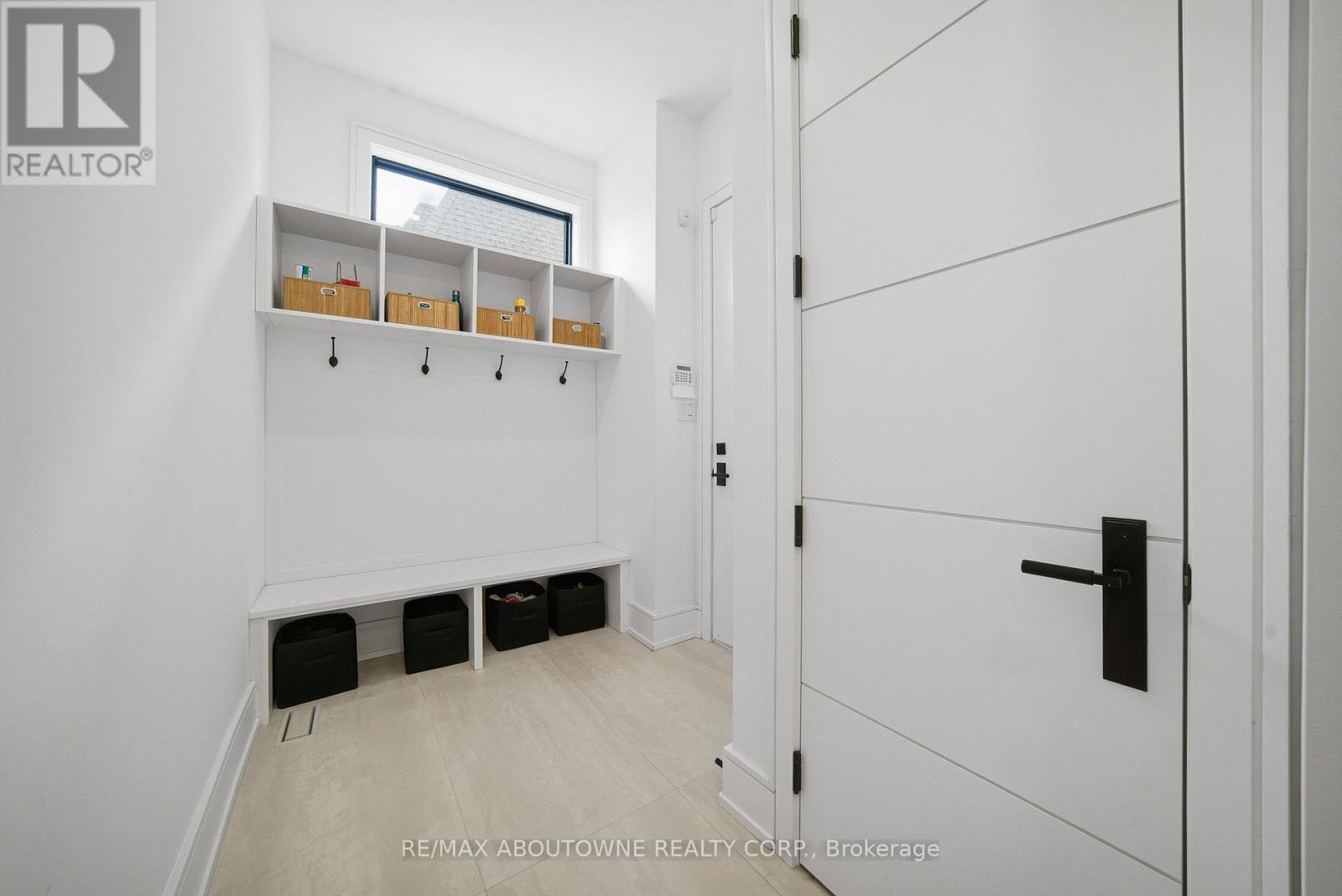 2556 Glengarry Road, Mississauga, Ontario  L5C 1Y3 - Photo 18 - W12960652