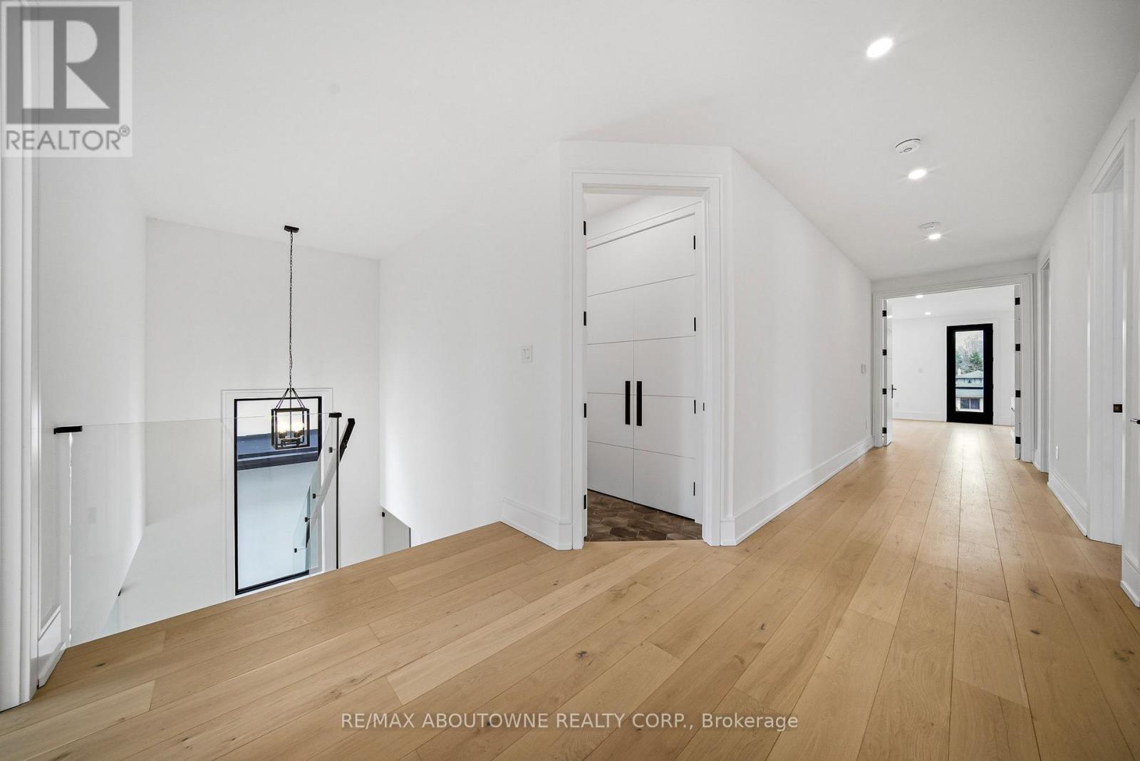 2556 Glengarry Road, Mississauga, Ontario  L5C 1Y3 - Photo 20 - W12960652