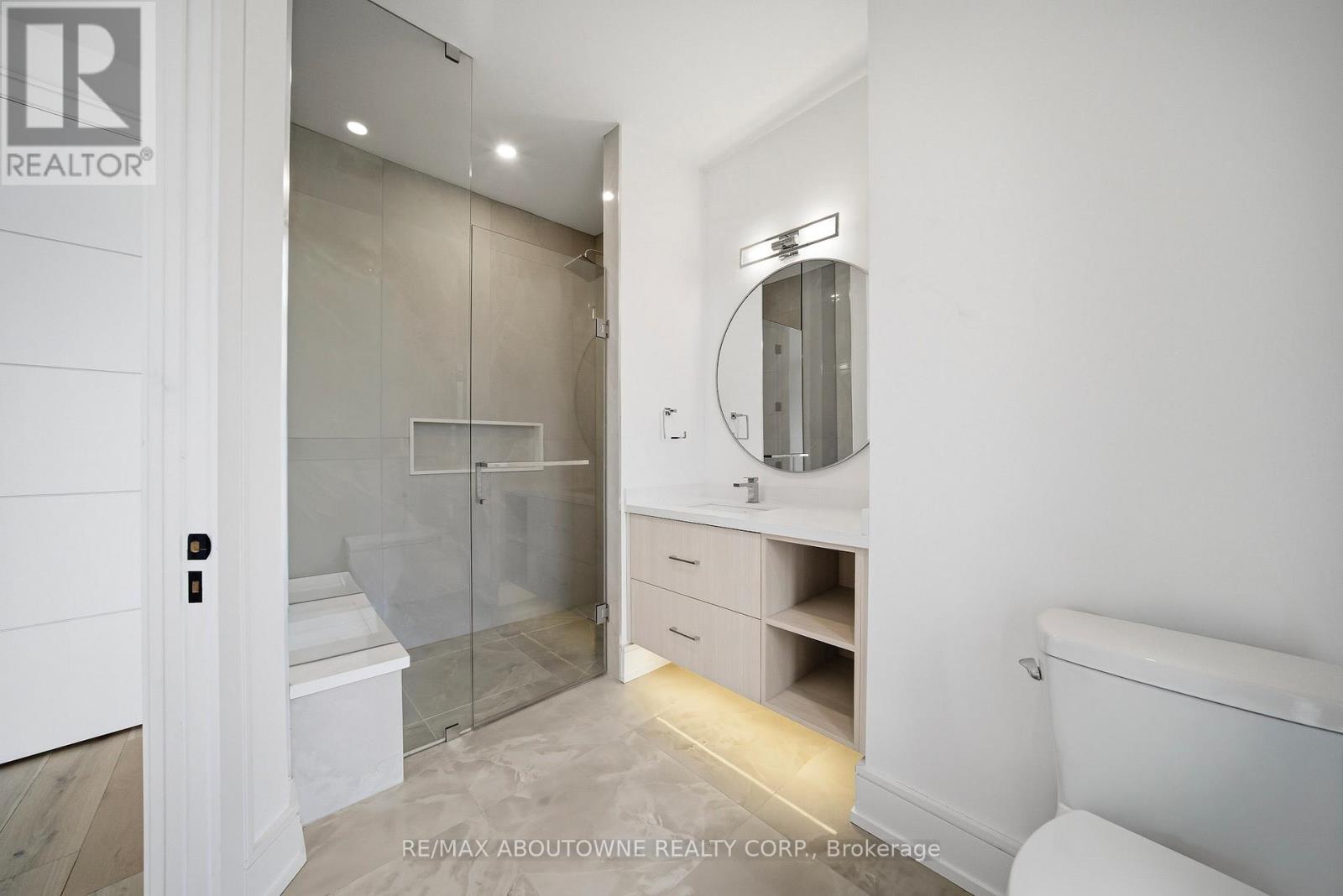 2556 Glengarry Road, Mississauga, Ontario  L5C 1Y3 - Photo 22 - W12960652