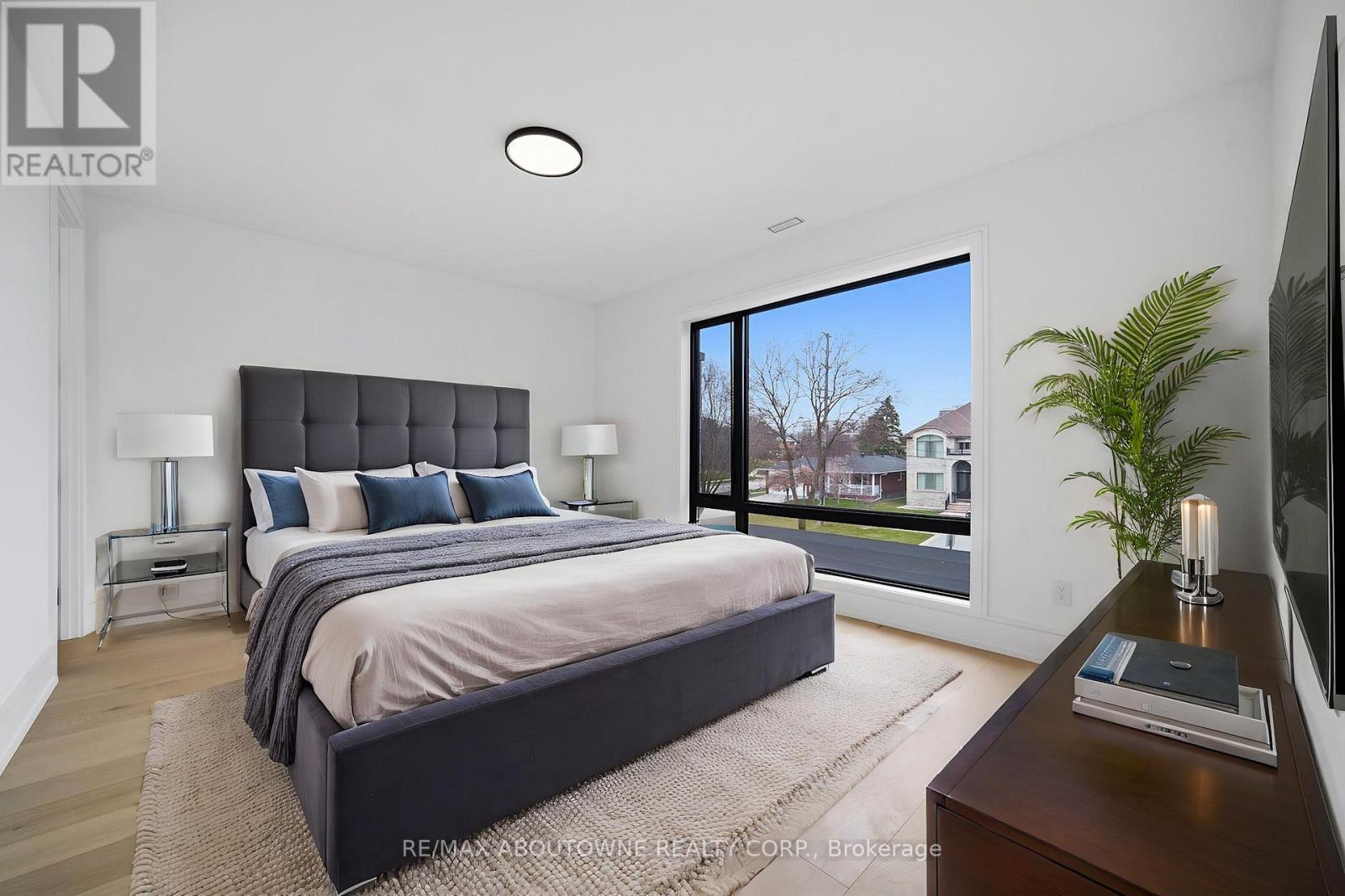 2556 Glengarry Road, Mississauga, Ontario  L5C 1Y3 - Photo 23 - W12960652