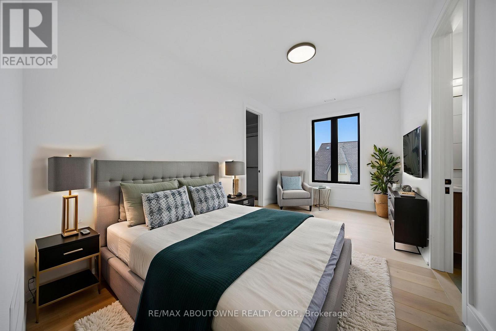 2556 Glengarry Road, Mississauga, Ontario  L5C 1Y3 - Photo 25 - W12960652