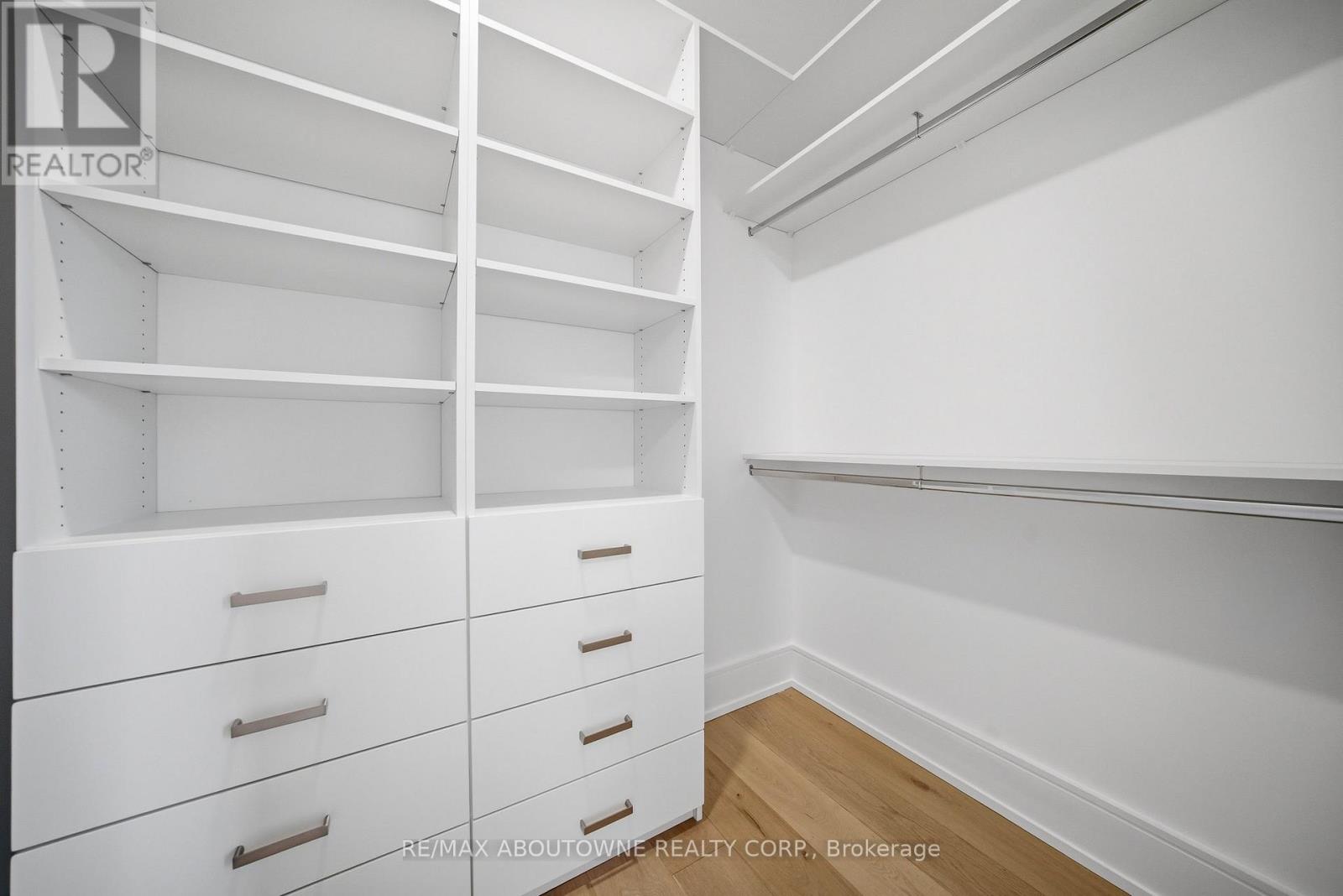 2556 Glengarry Road, Mississauga, Ontario  L5C 1Y3 - Photo 26 - W12960652