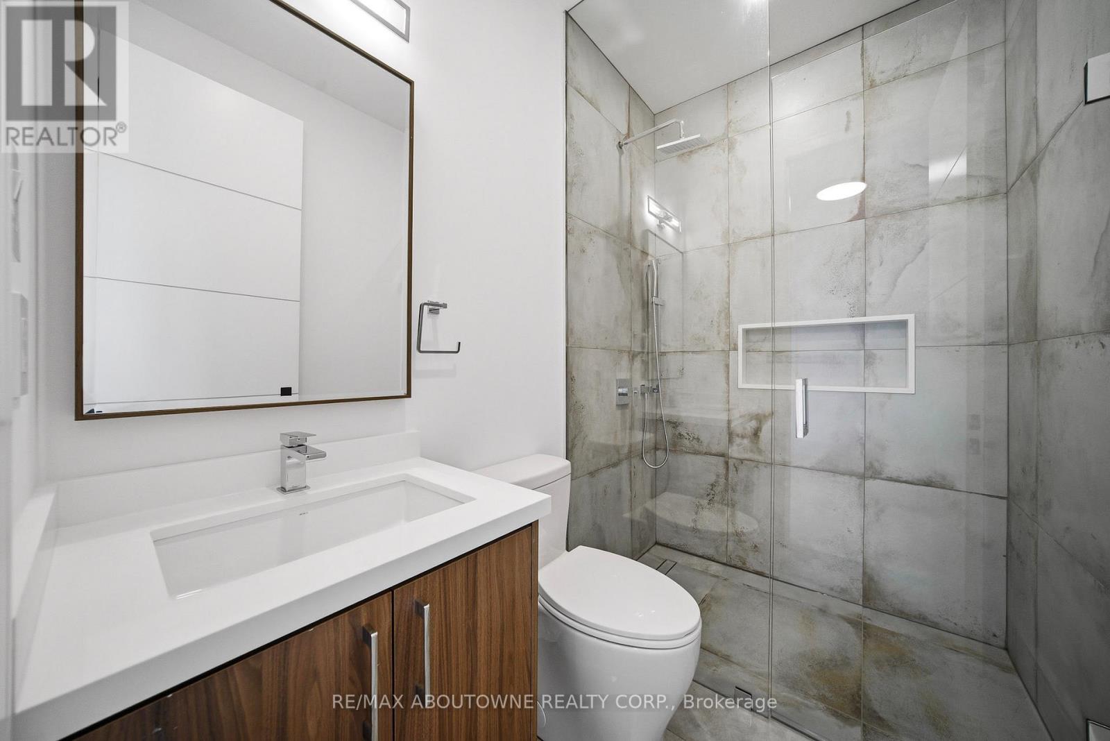 2556 Glengarry Road, Mississauga, Ontario  L5C 1Y3 - Photo 27 - W12960652