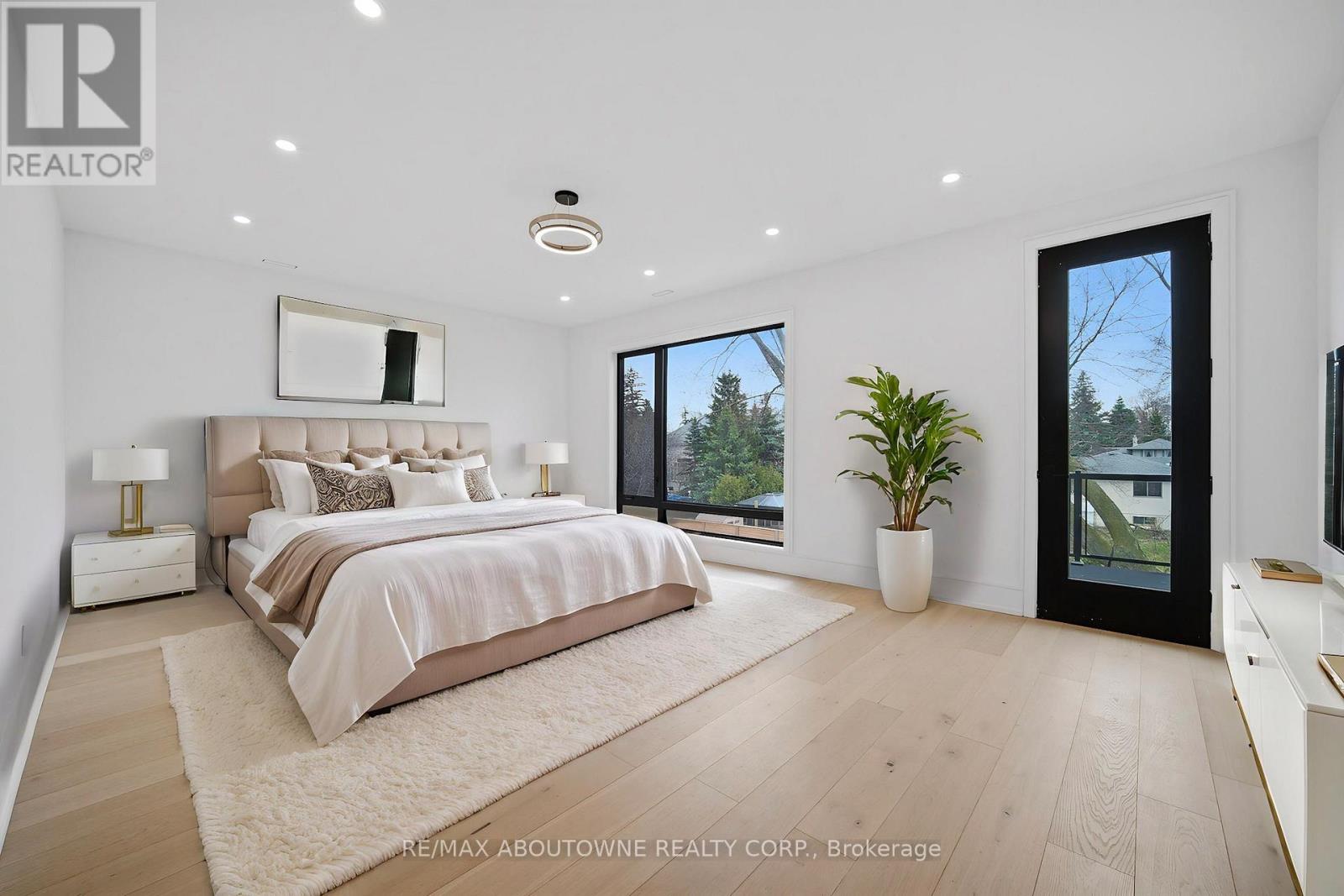 2556 Glengarry Road, Mississauga, Ontario  L5C 1Y3 - Photo 28 - W12960652