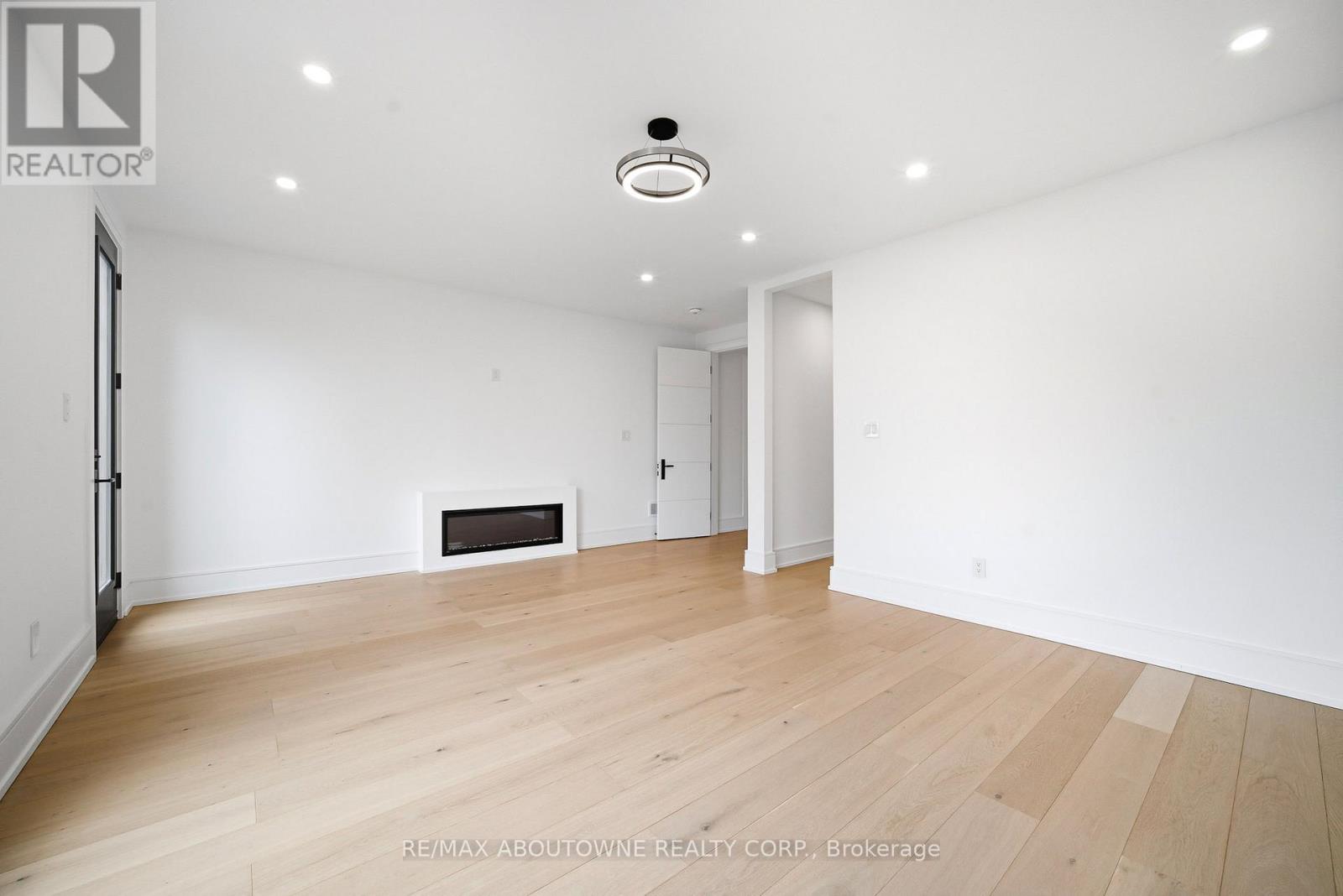 2556 Glengarry Road, Mississauga, Ontario  L5C 1Y3 - Photo 29 - W12960652