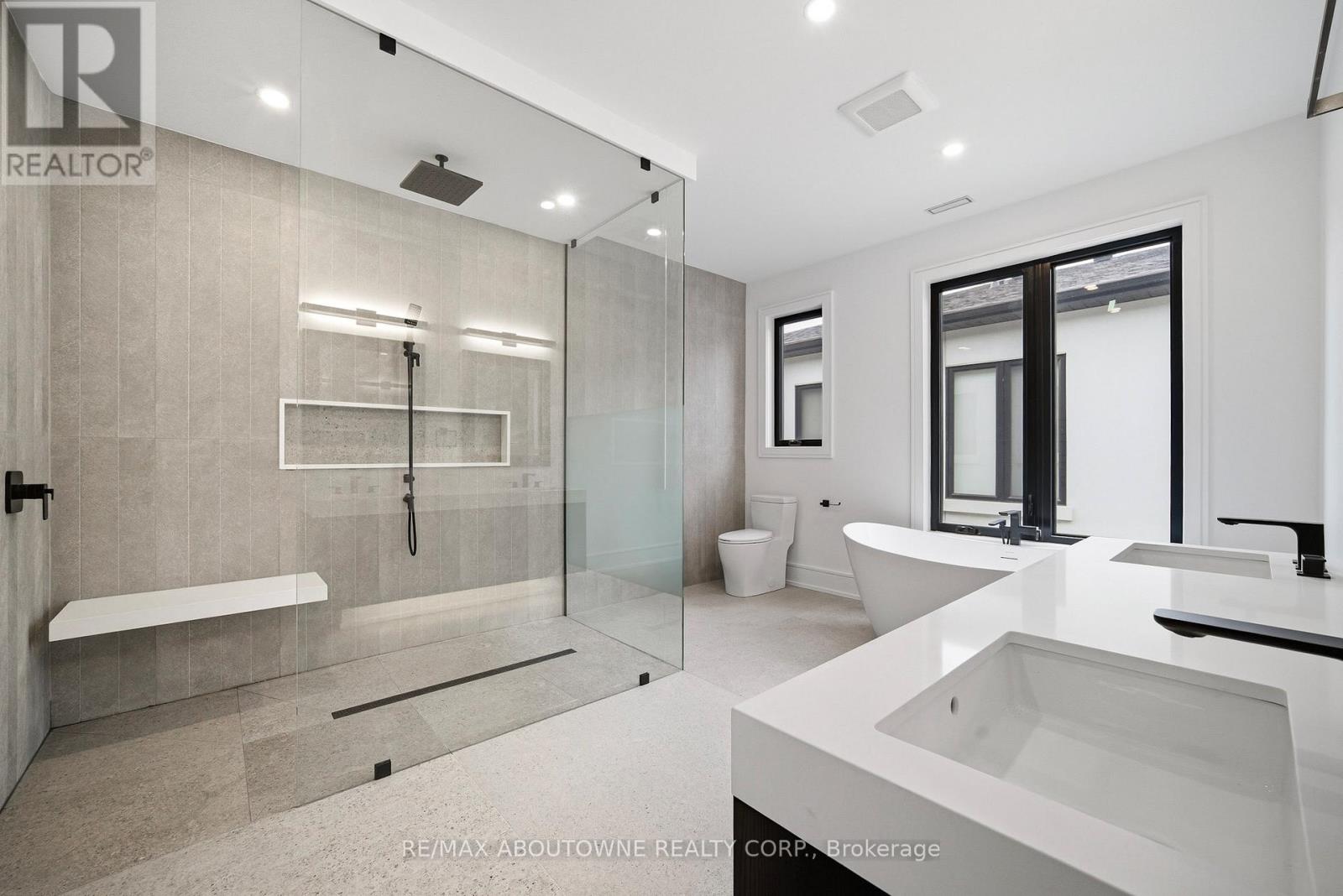 2556 Glengarry Road, Mississauga, Ontario  L5C 1Y3 - Photo 31 - W12960652