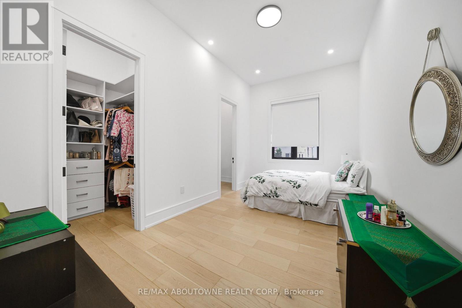 2556 Glengarry Road, Mississauga, Ontario  L5C 1Y3 - Photo 35 - W12960652