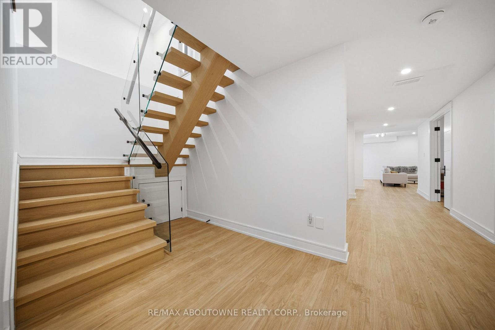 2556 Glengarry Road, Mississauga, Ontario  L5C 1Y3 - Photo 37 - W12960652