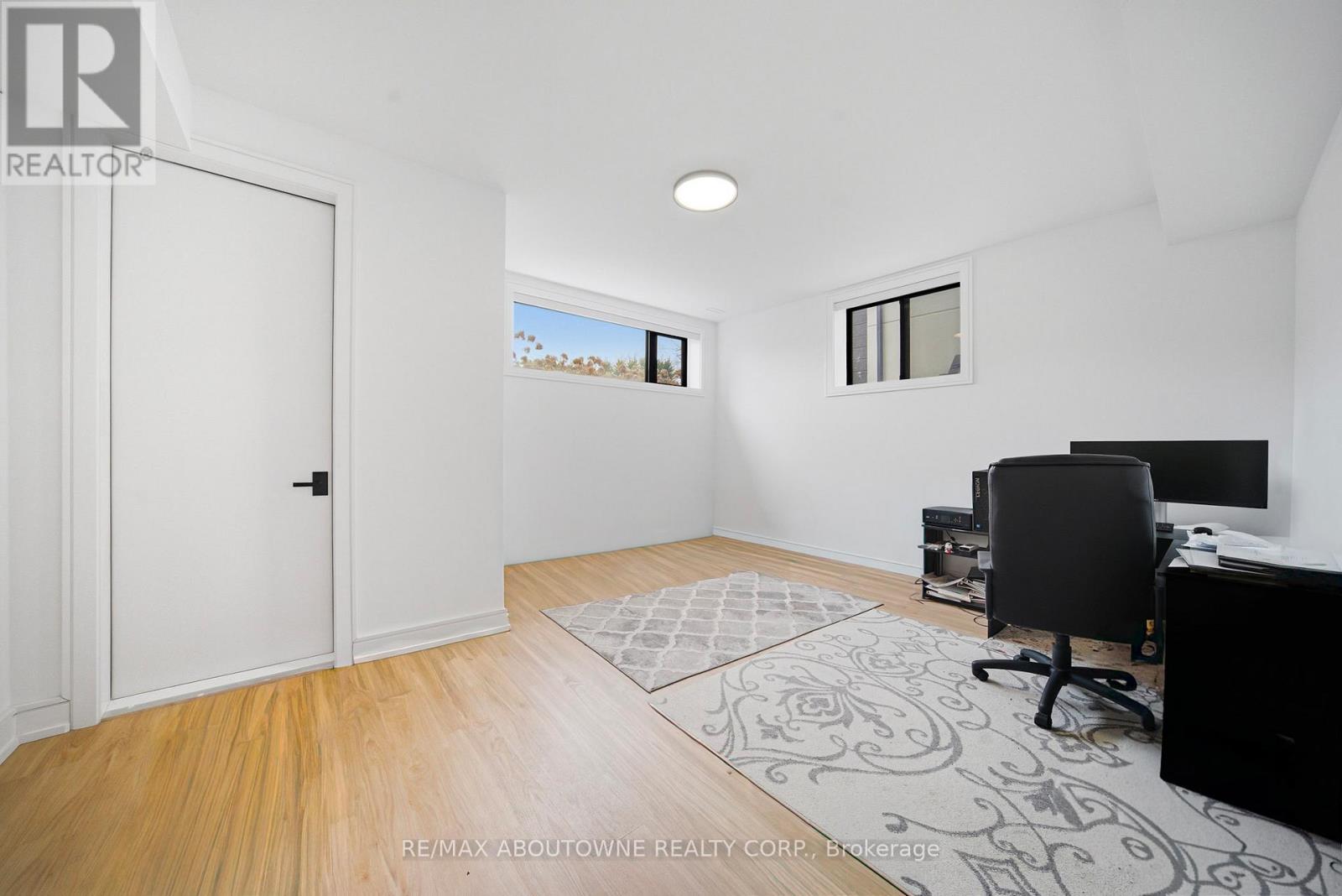 2556 Glengarry Road, Mississauga, Ontario  L5C 1Y3 - Photo 38 - W12960652