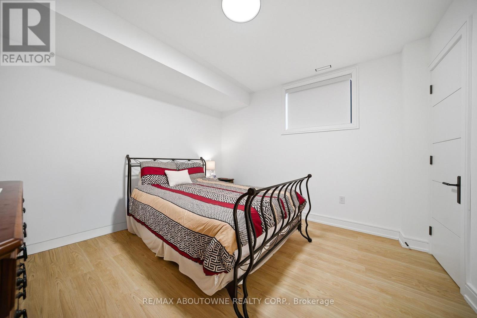 2556 Glengarry Road, Mississauga, Ontario  L5C 1Y3 - Photo 40 - W12960652