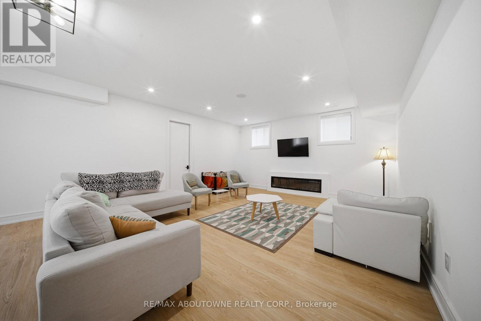 2556 Glengarry Road, Mississauga, Ontario  L5C 1Y3 - Photo 42 - W12960652