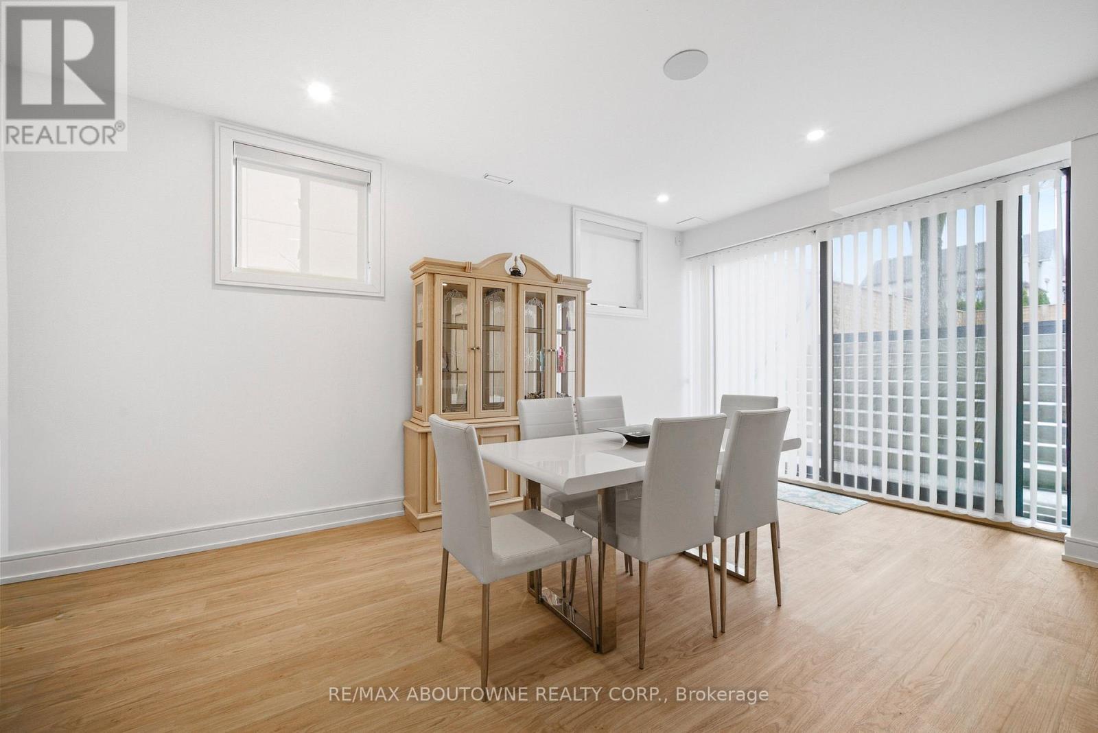 2556 Glengarry Road, Mississauga, Ontario  L5C 1Y3 - Photo 43 - W12960652