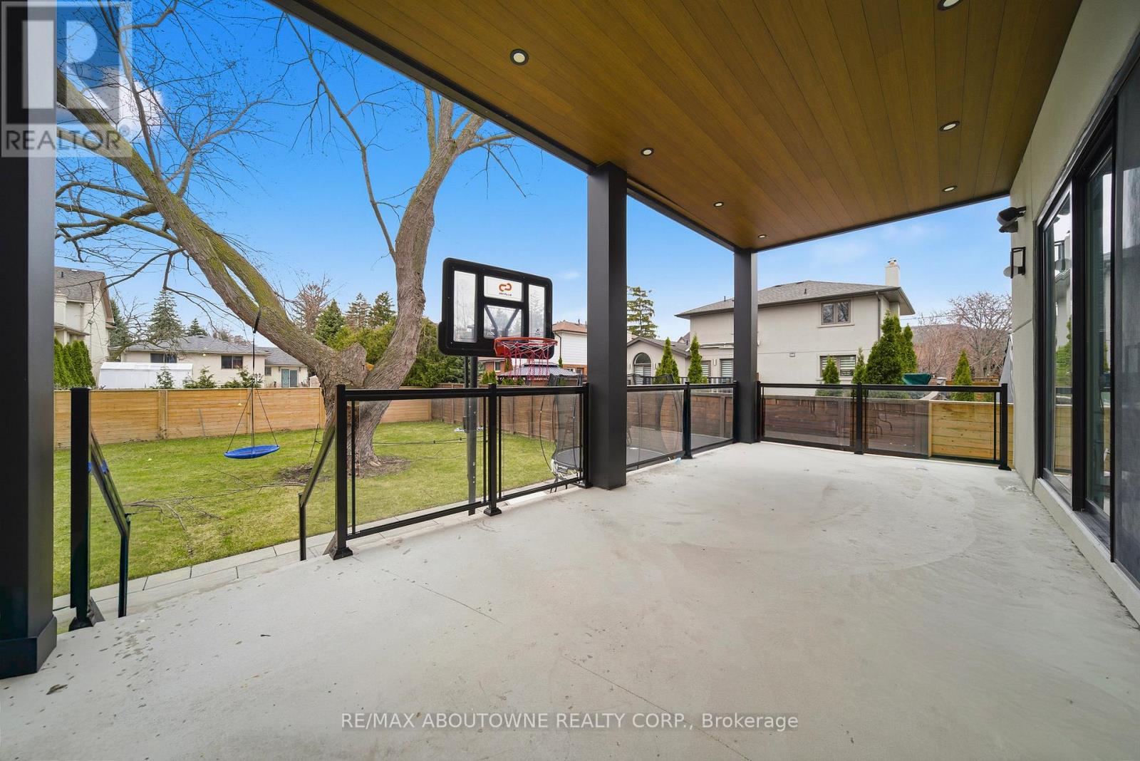 2556 Glengarry Road, Mississauga, Ontario  L5C 1Y3 - Photo 45 - W12960652