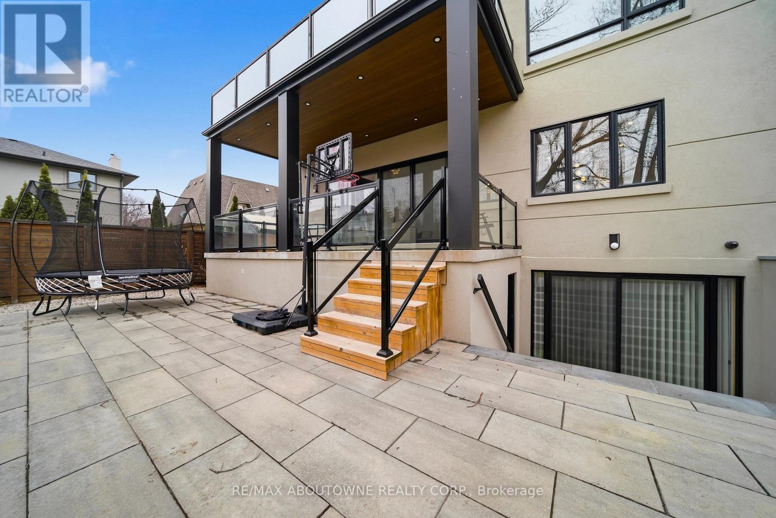 2556 Glengarry Road, Mississauga, Ontario  L5C 1Y3 - Photo 46 - W12960652