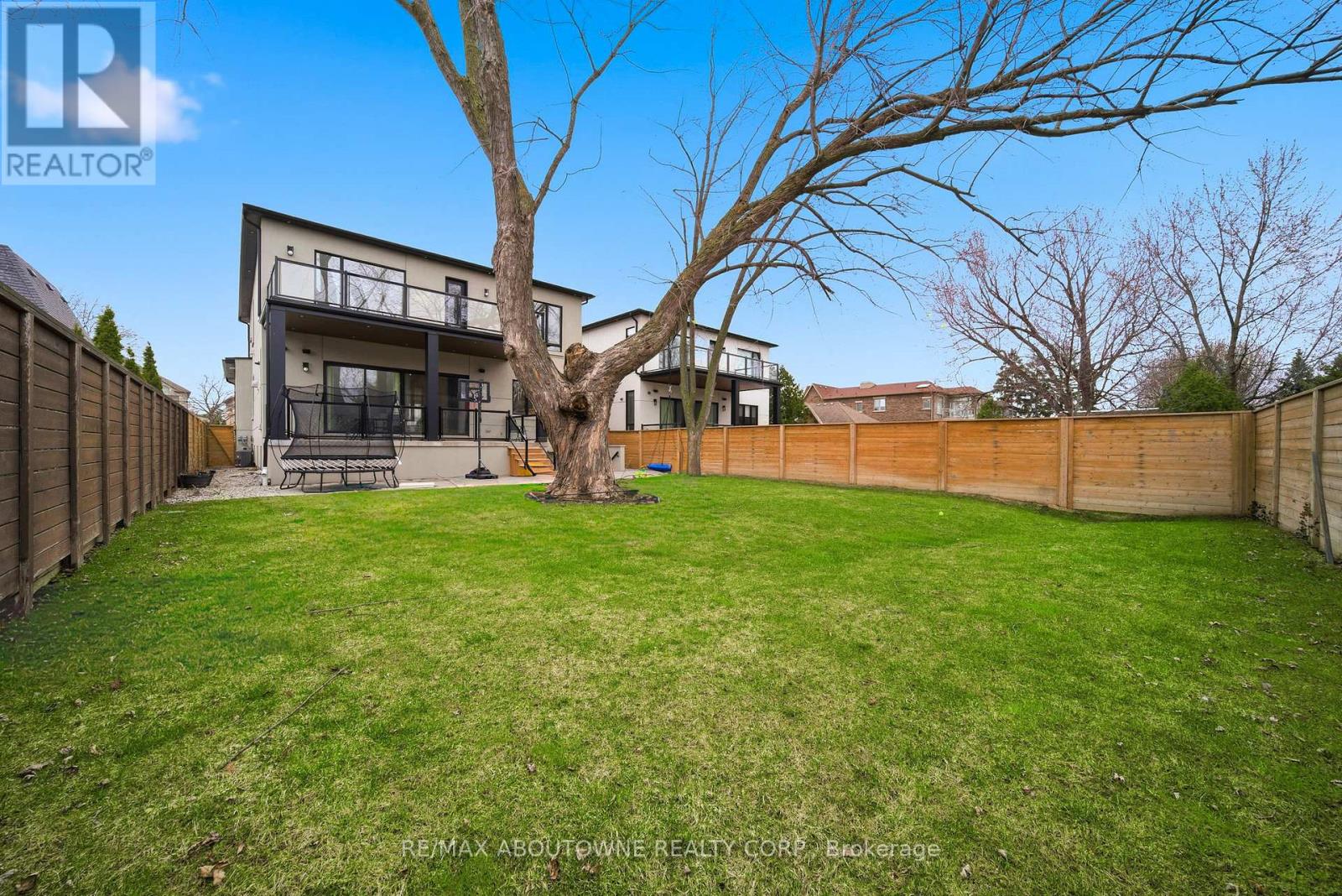 2556 Glengarry Road, Mississauga, Ontario  L5C 1Y3 - Photo 47 - W12960652