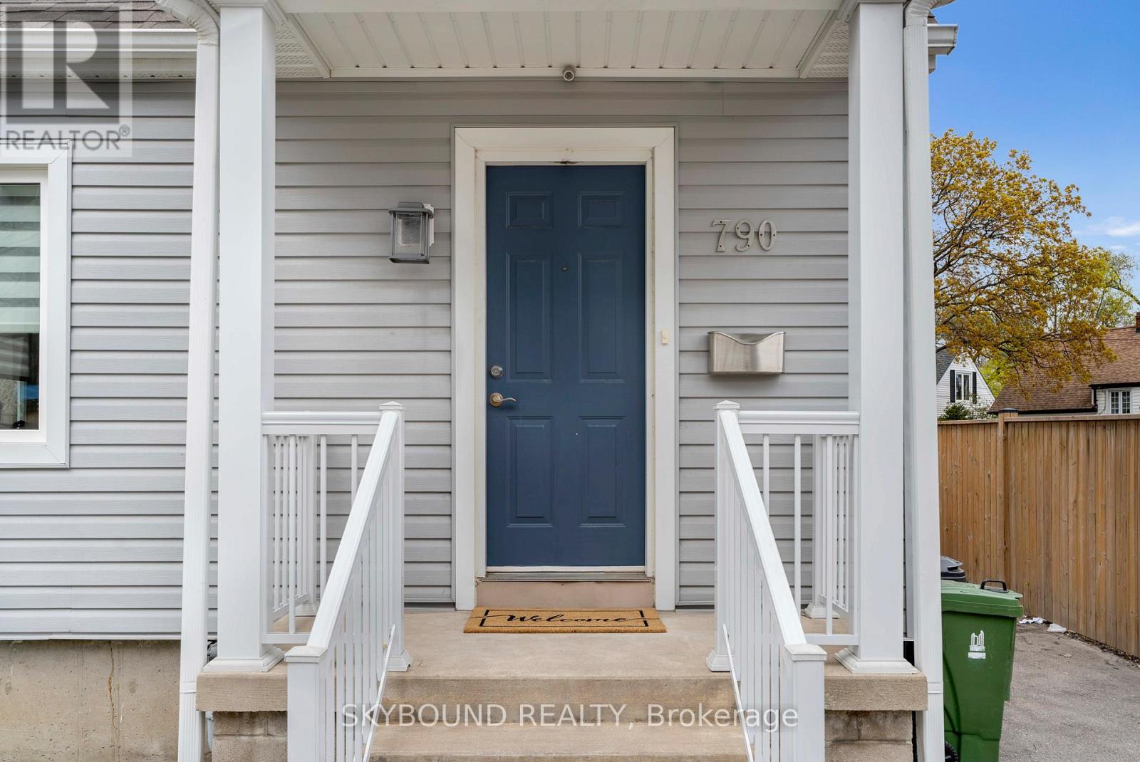 790 The Queensway, Toronto, Ontario  M8Z 1N5 - Photo 5 - W12960658