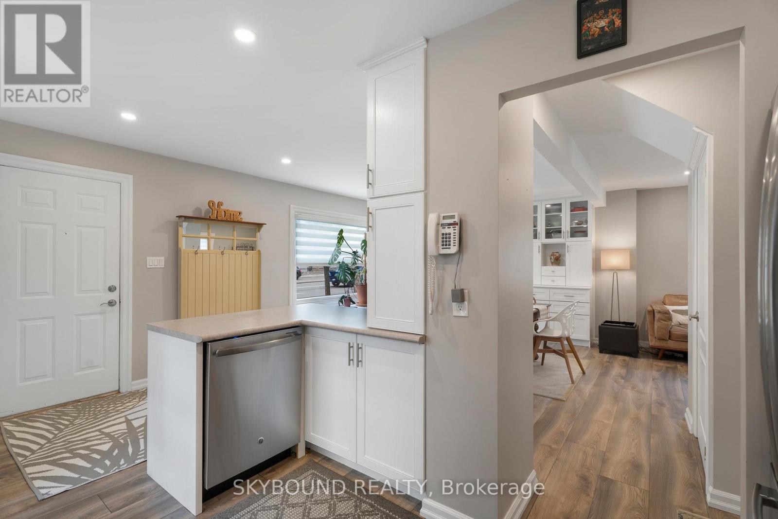 790 The Queensway, Toronto, Ontario  M8Z 1N5 - Photo 9 - W12960658