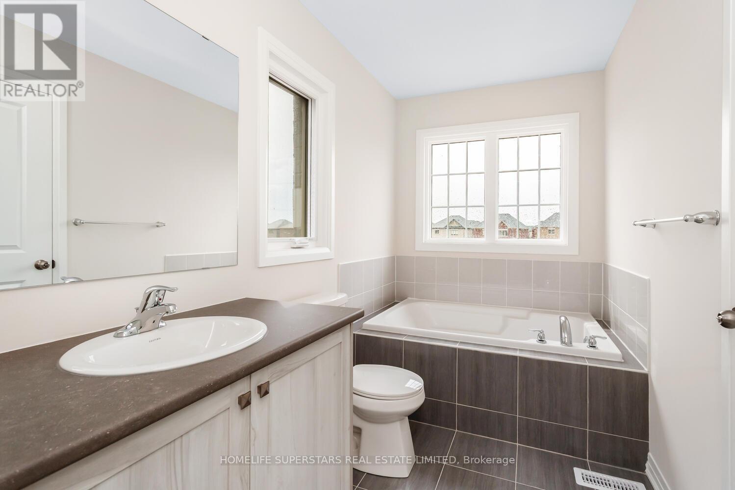 1118 Trudeau Drive, Milton, Ontario  L9E 2J4 - Photo 16 - W12960662