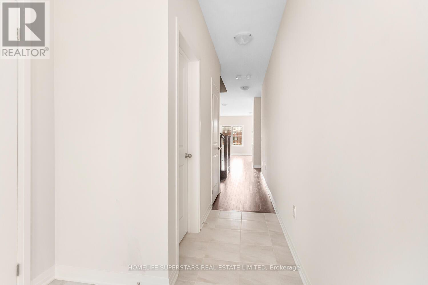 1118 Trudeau Drive, Milton, Ontario  L9E 2J4 - Photo 5 - W12960662