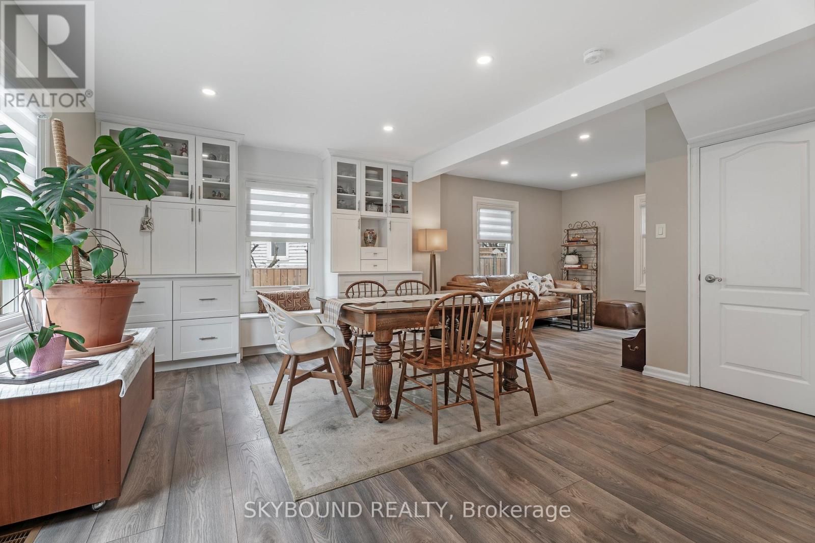 790 THE QUEENSWAY, Toronto, Ontario