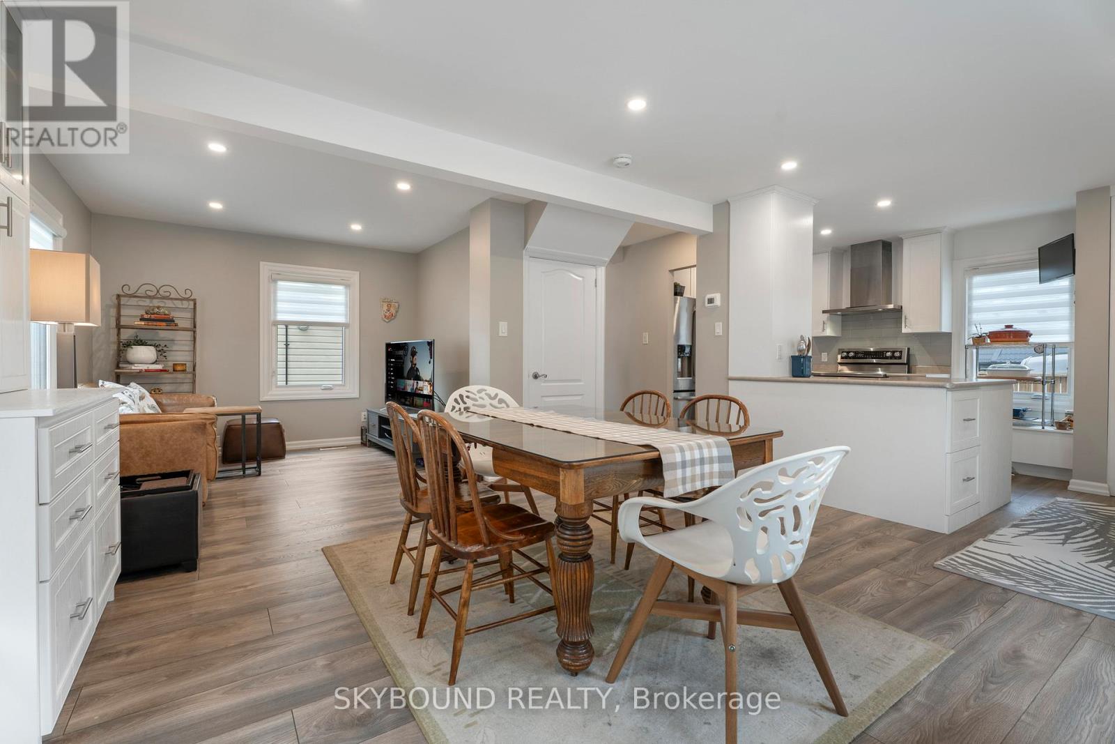 790 The Queensway, Toronto, Ontario  M8Z 1N5 - Photo 10 - W12960672