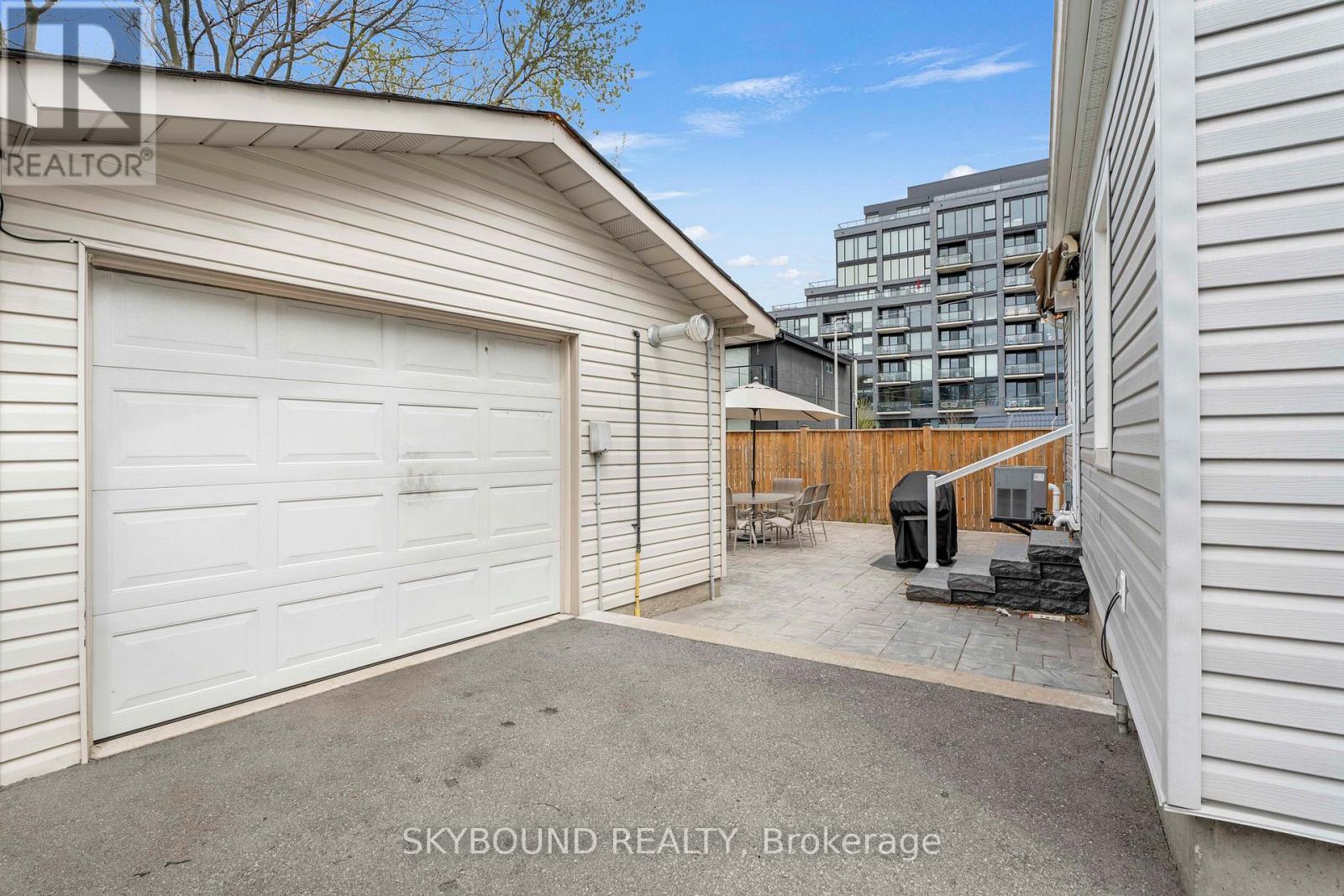 790 The Queensway, Toronto, Ontario  M8Z 1N5 - Photo 35 - W12960672