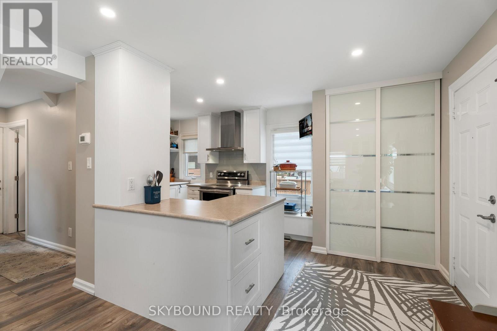 790 The Queensway, Toronto, Ontario  M8Z 1N5 - Photo 6 - W12960672