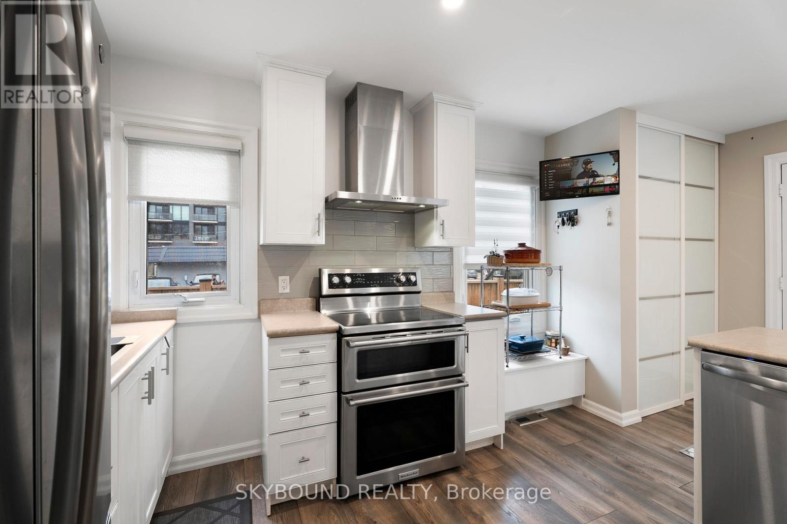 790 The Queensway, Toronto, Ontario  M8Z 1N5 - Photo 8 - W12960672