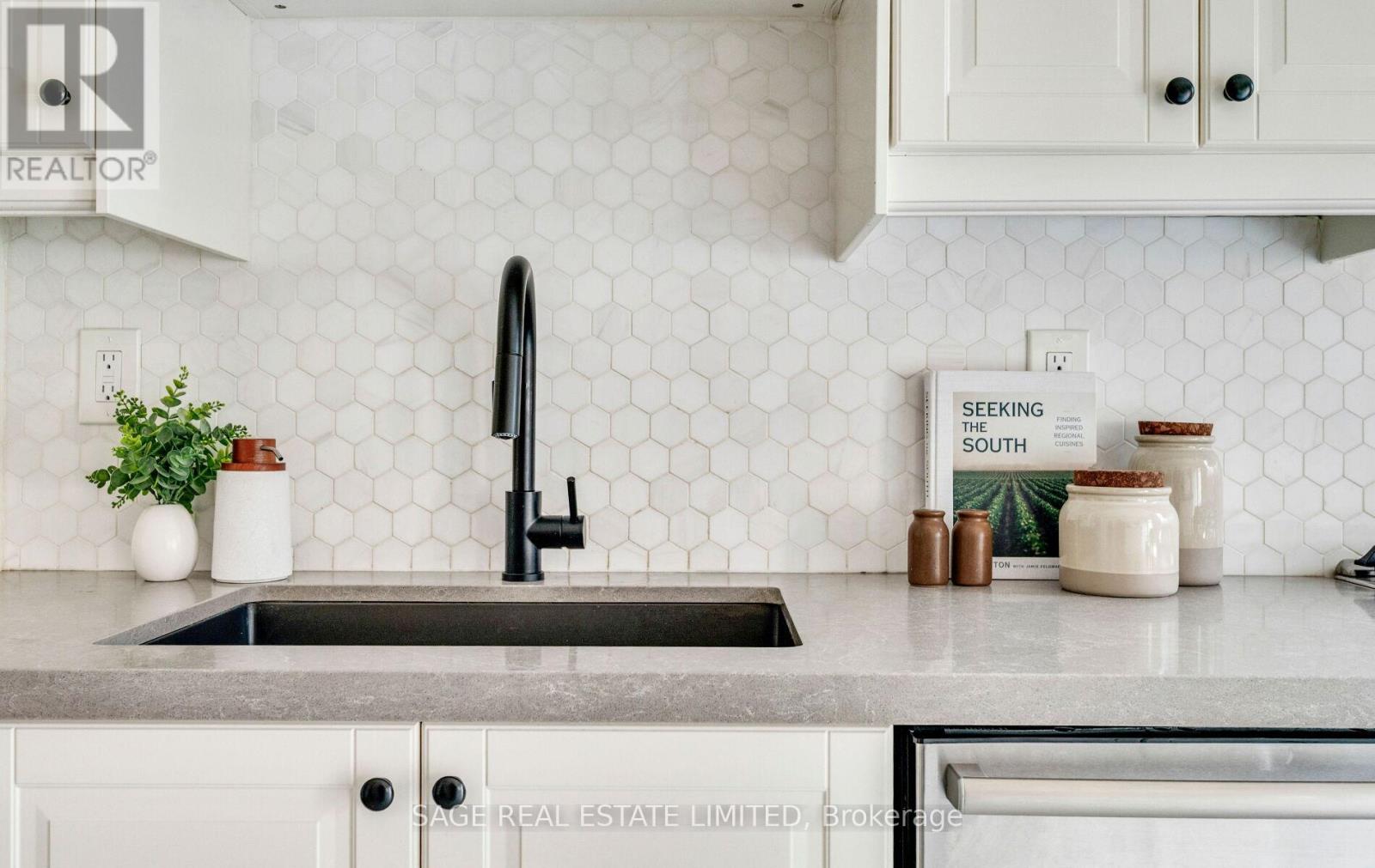 318 Durie Street, Toronto, Ontario  M6S 3G3 - Photo 18 - W12960710