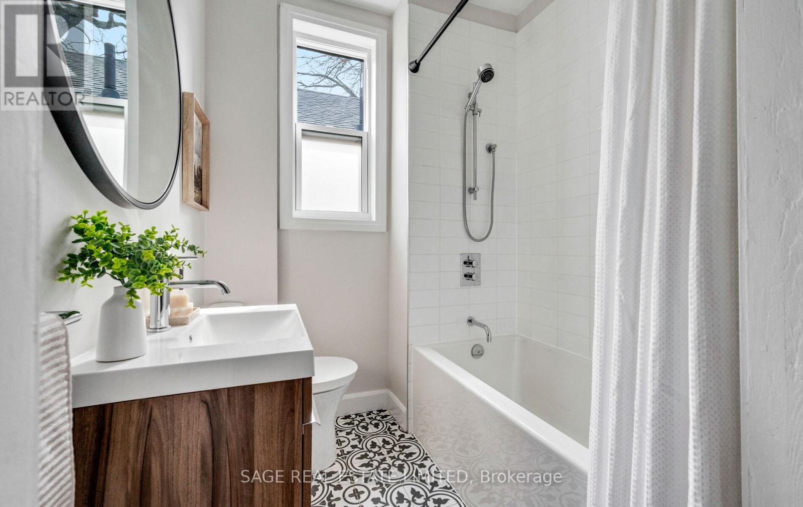 318 Durie Street, Toronto, Ontario  M6S 3G3 - Photo 33 - W12960710