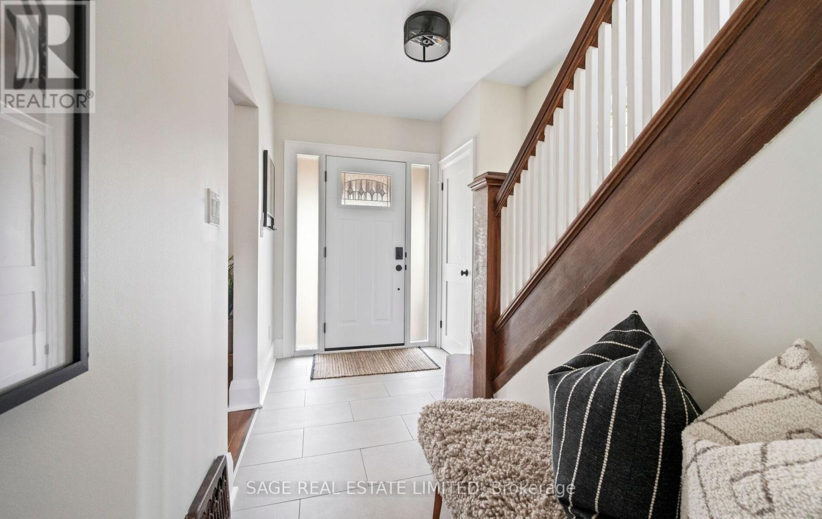 318 Durie Street, Toronto, Ontario  M6S 3G3 - Photo 7 - W12960710