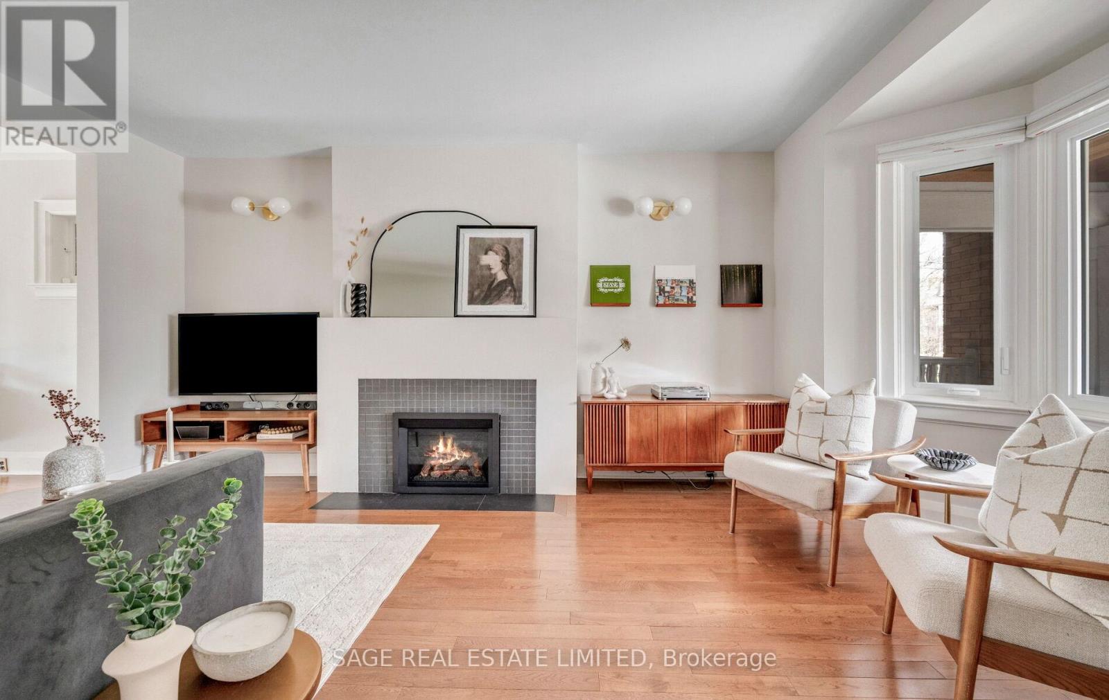 318 Durie Street, Toronto, Ontario  M6S 3G3 - Photo 8 - W12960710