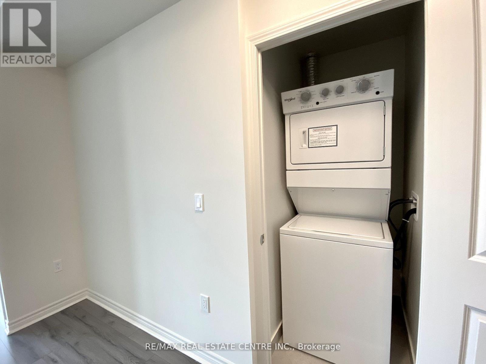 2118 - 349 Rathburn Road W, Mississauga, Ontario  L5B 0G9 - Photo 10 - W12960724