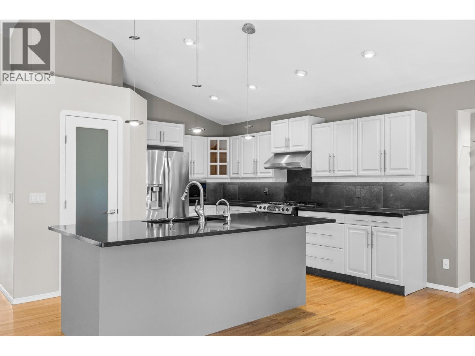 2149 Capistrano Drive, Kelowna, British Columbia  V1V 2A3 - Photo 14 - 10381122