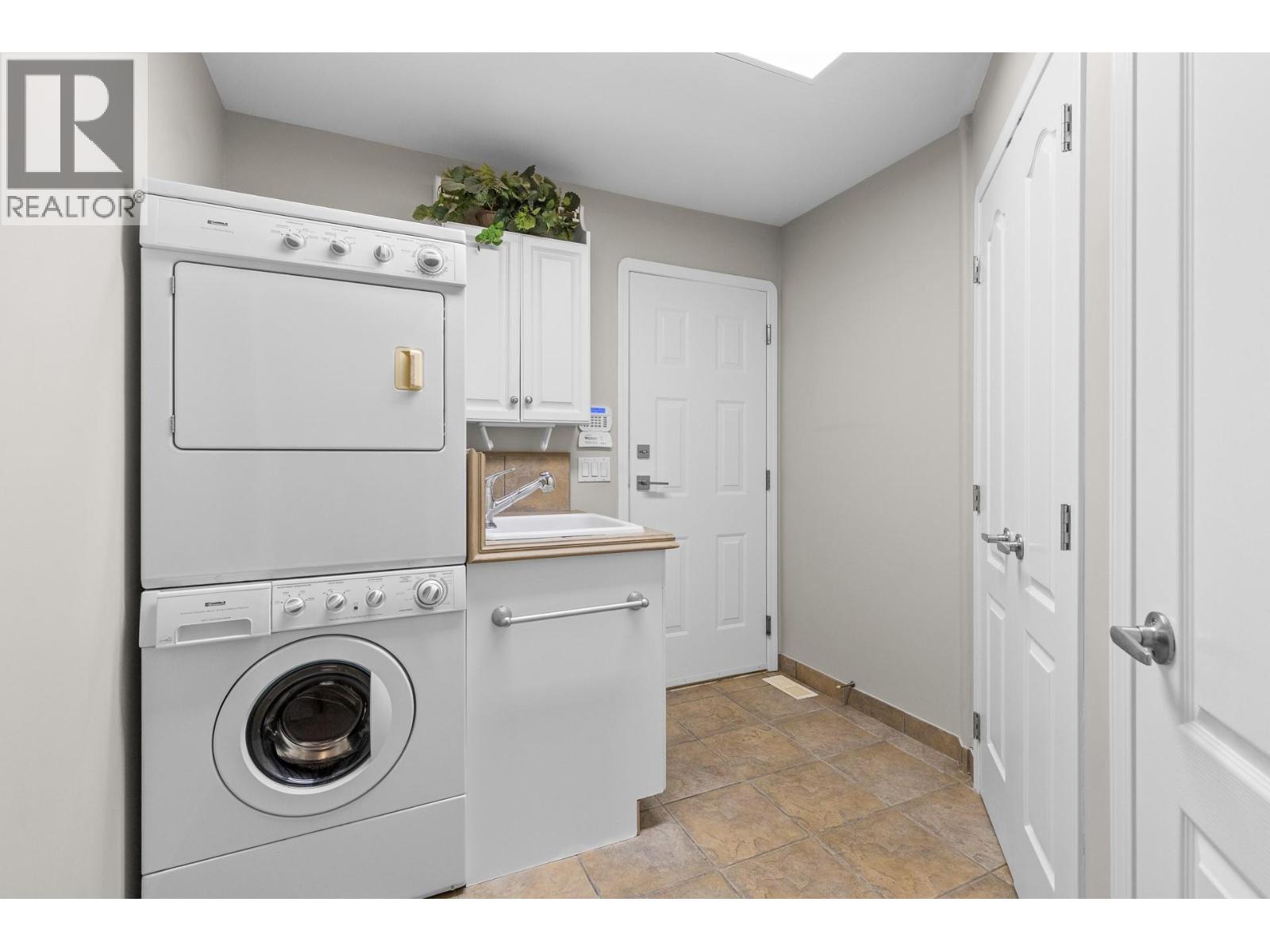 2149 Capistrano Drive, Kelowna, British Columbia  V1V 2A3 - Photo 31 - 10381122