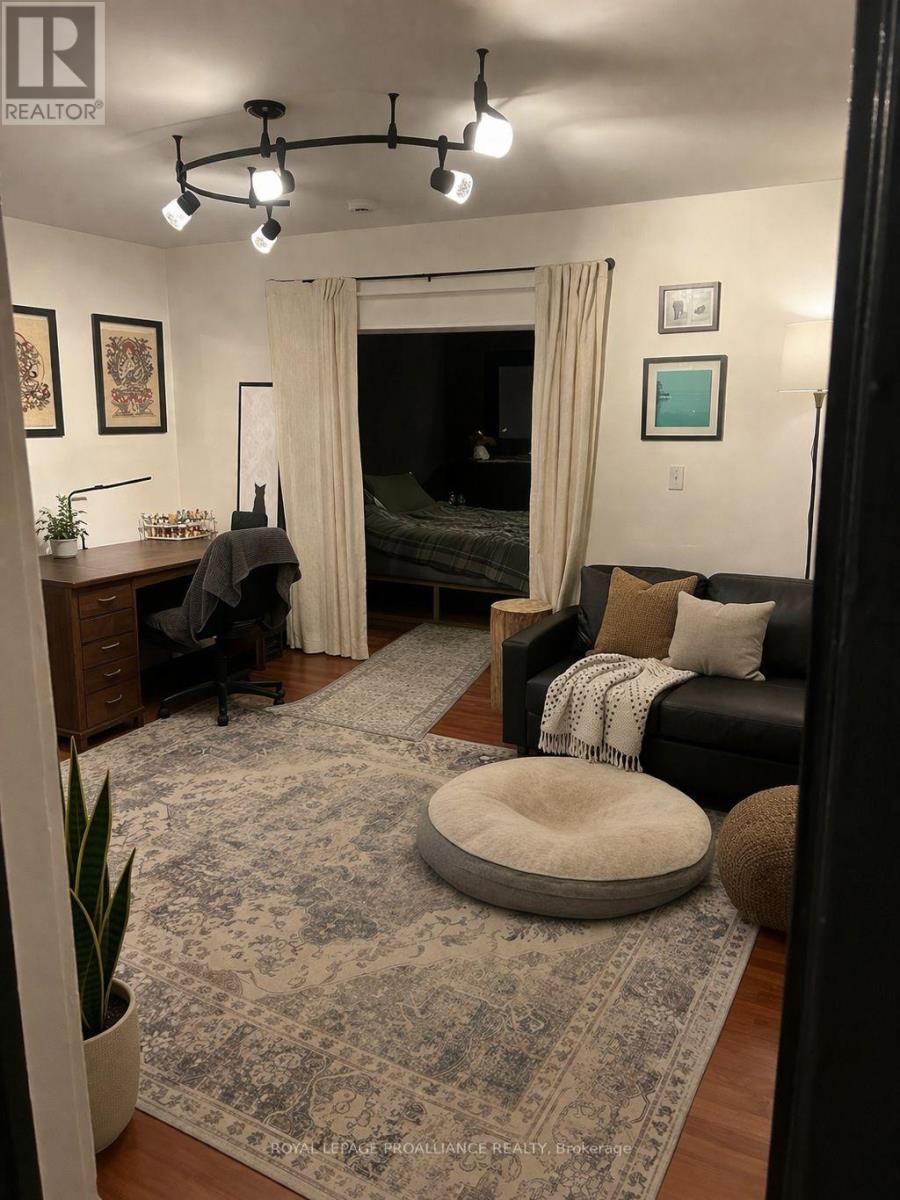 187-189 Byron Street, Quinte West, Ontario  K8V 2Y7 - Photo 4 - X12960804