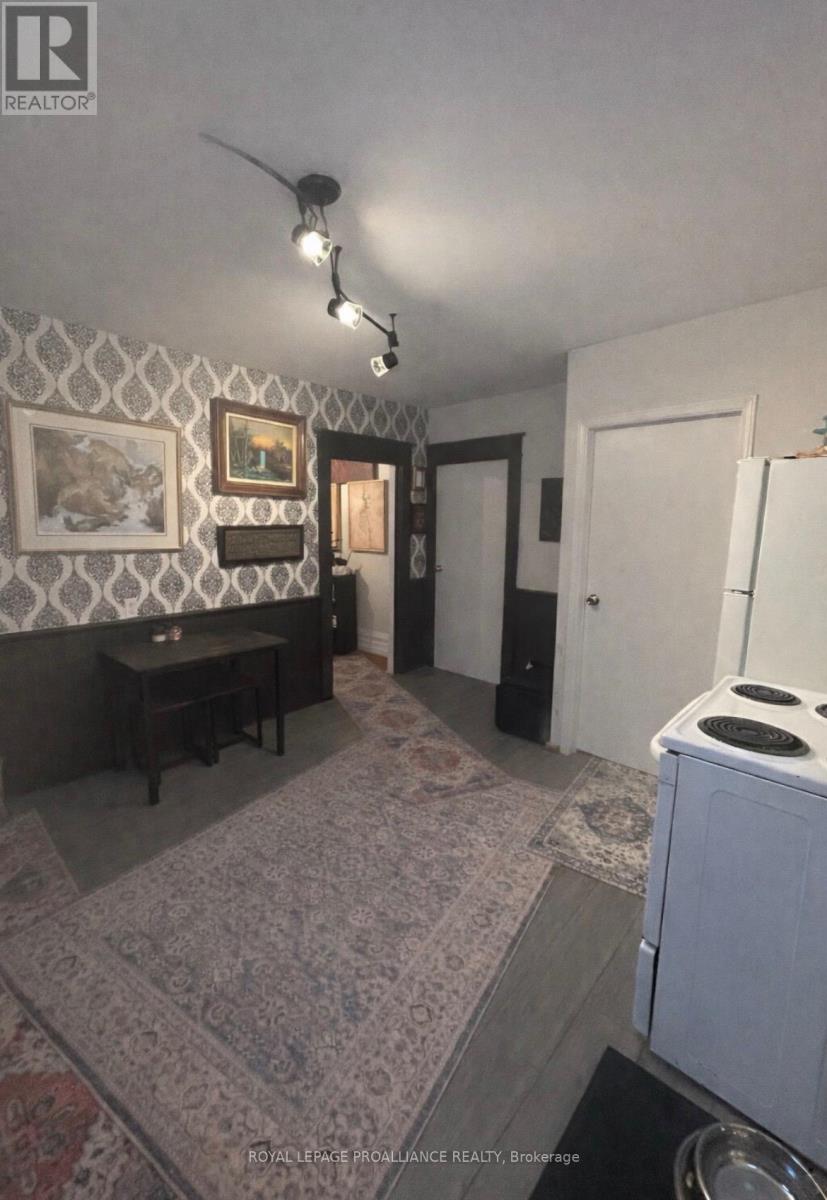 187-189 Byron Street, Quinte West, Ontario  K8V 2Y7 - Photo 6 - X12960804