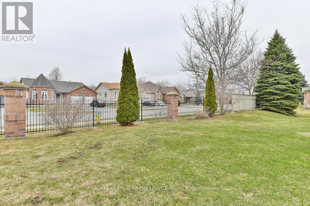 12 - 25 Heartwood Drive, Belleville, Ontario  K8P 5M2 - Photo 34 - X12960886