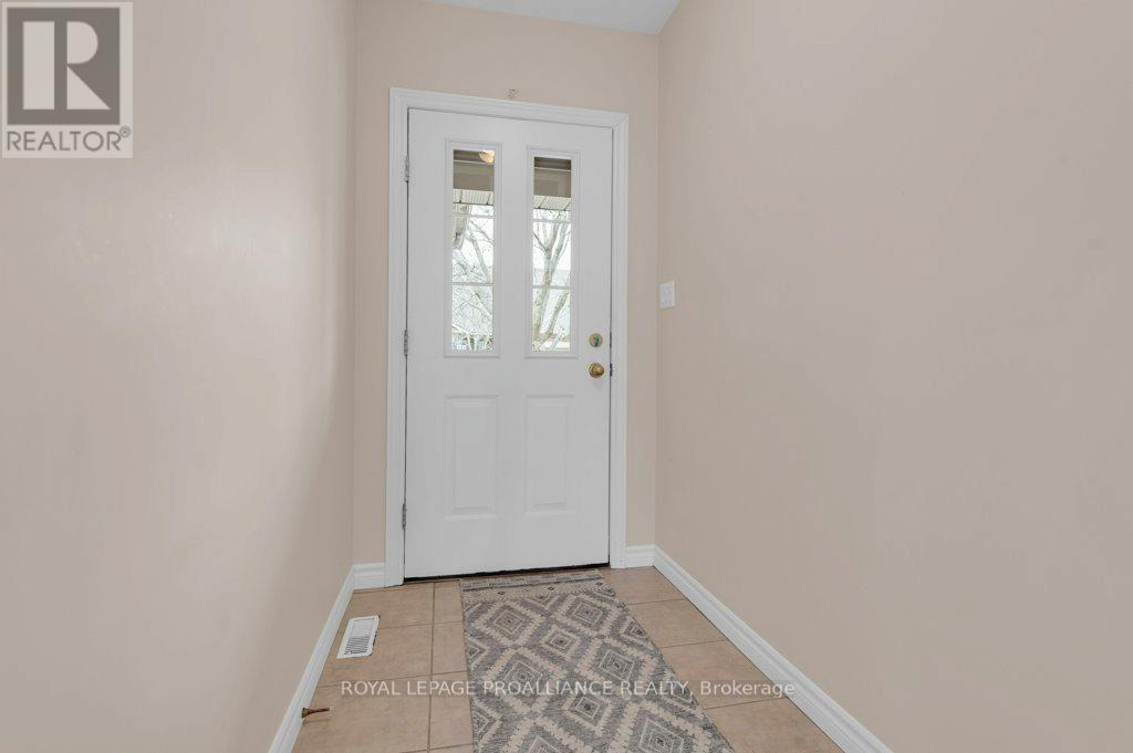 12 - 25 Heartwood Drive, Belleville, Ontario  K8P 5M2 - Photo 7 - X12960886