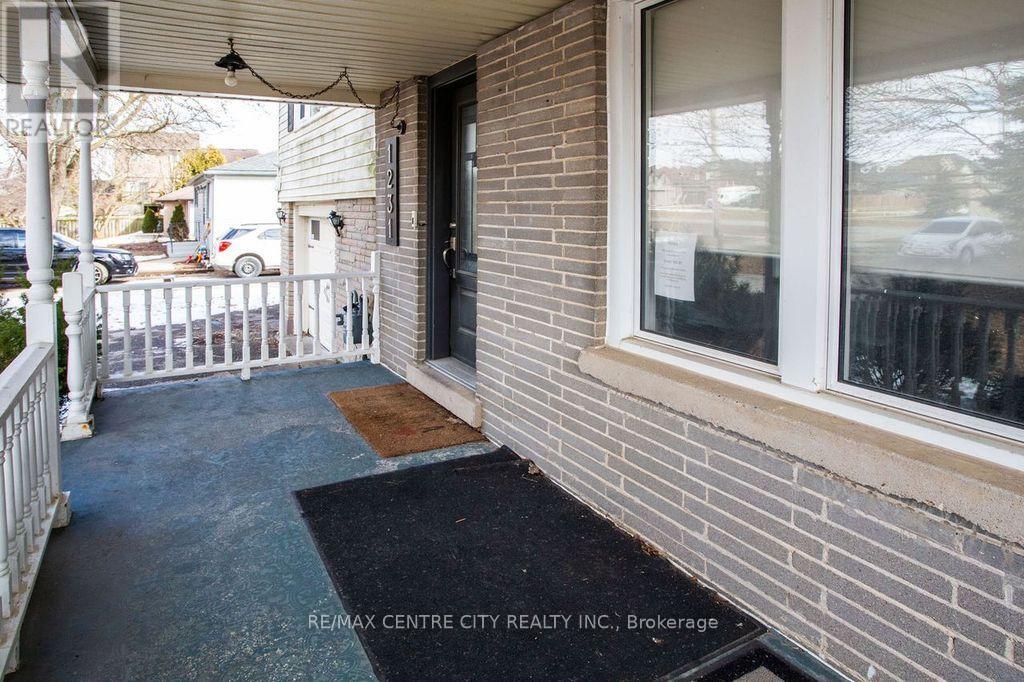 1231 Sunningdale Road E, London North, Ontario  N5X 4B1 - Photo 5 - X12960740