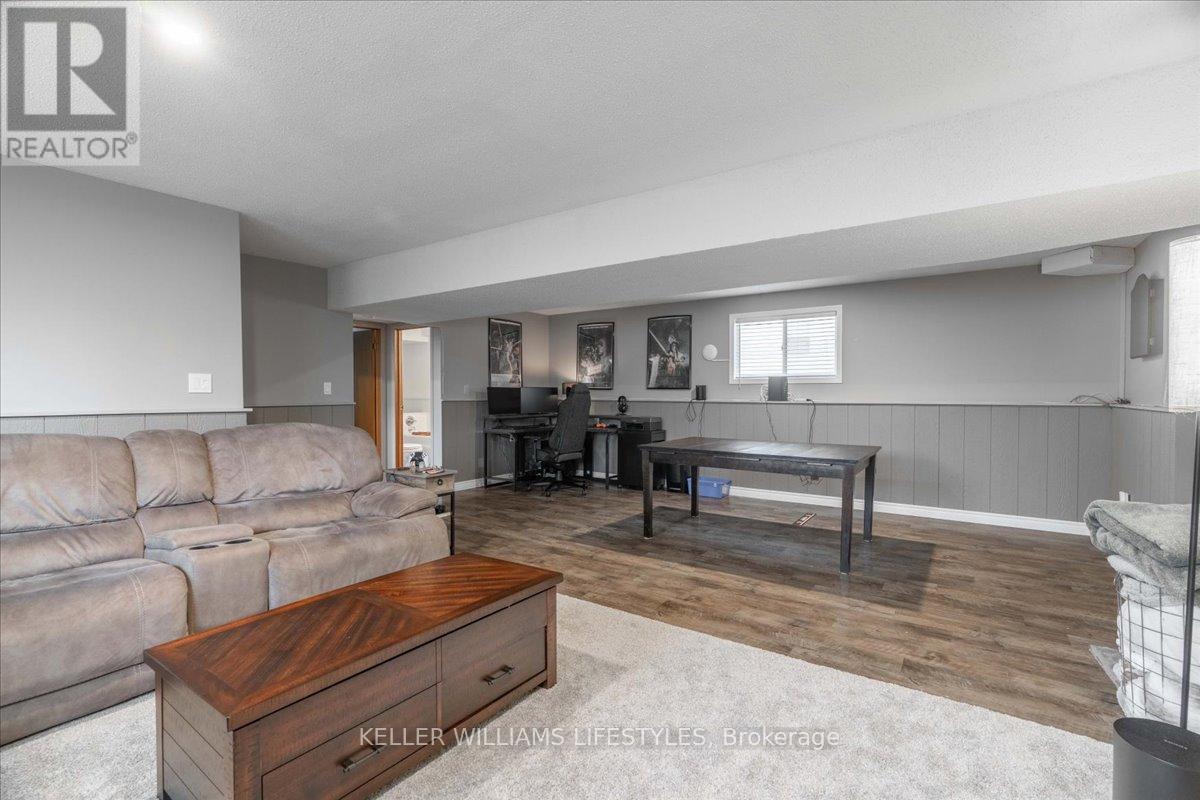 4547 William Street, Plympton-Wyoming, Ontario  N0N 1J6 - Photo 35 - X12960878